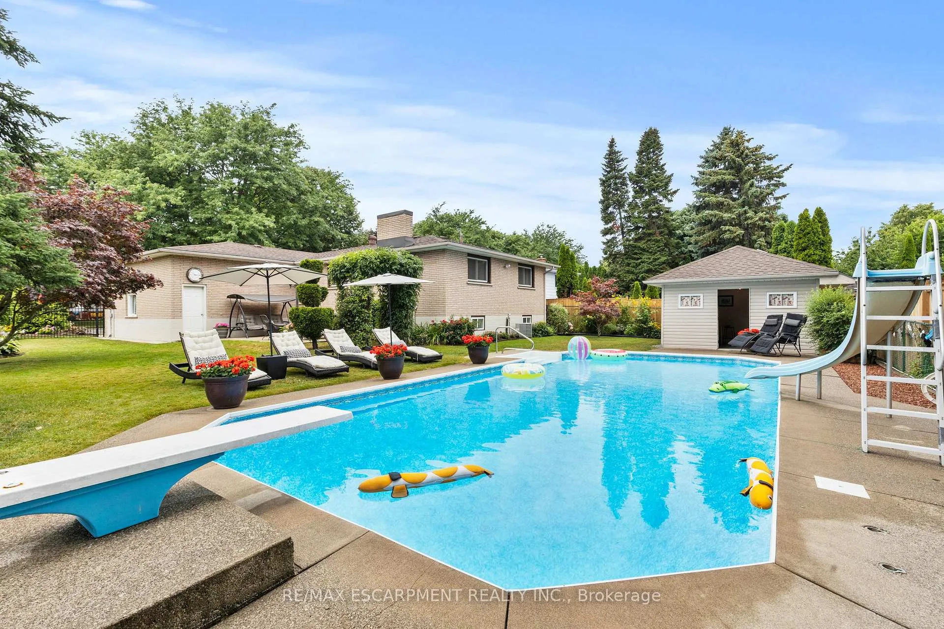 Photo 44 of 15 Debora Drive, Grimsby, Grimsby East — HOMEH