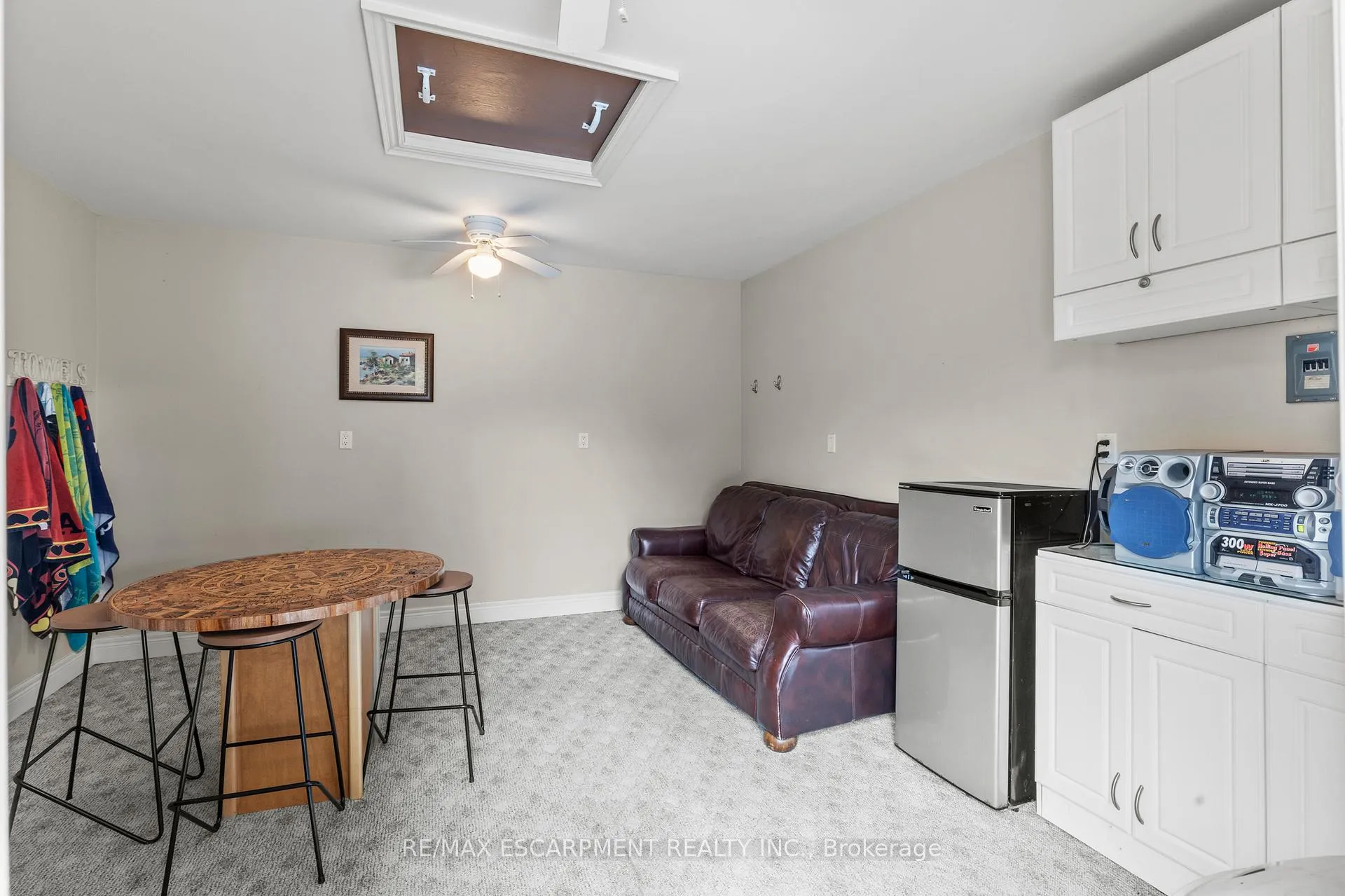 Photo 45 of 15 Debora Drive, Grimsby, Grimsby East — HOMEH