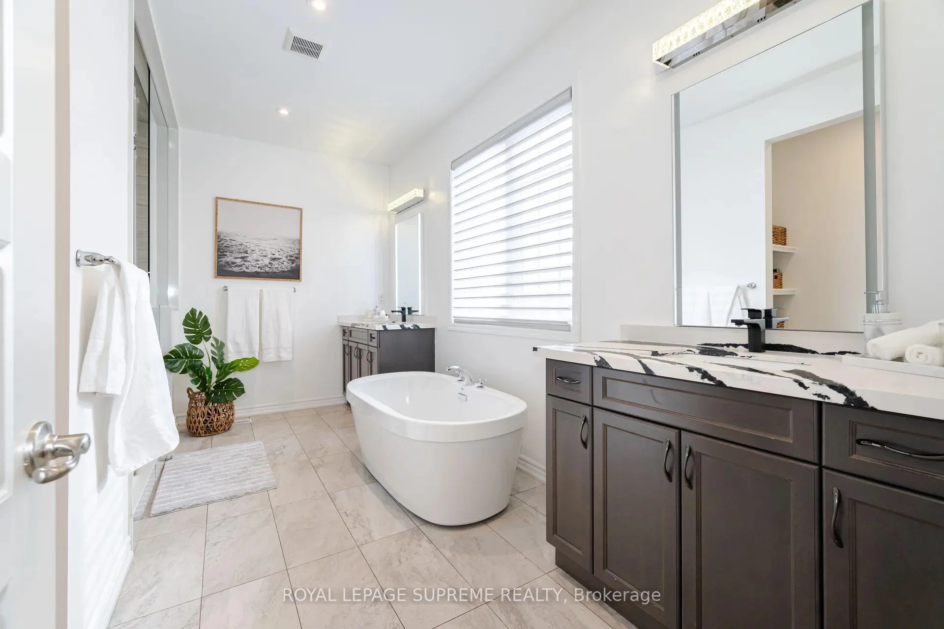 Photo 23 of 53 Chorus Crescent, Vaughan, Kleinburg — HOMEH