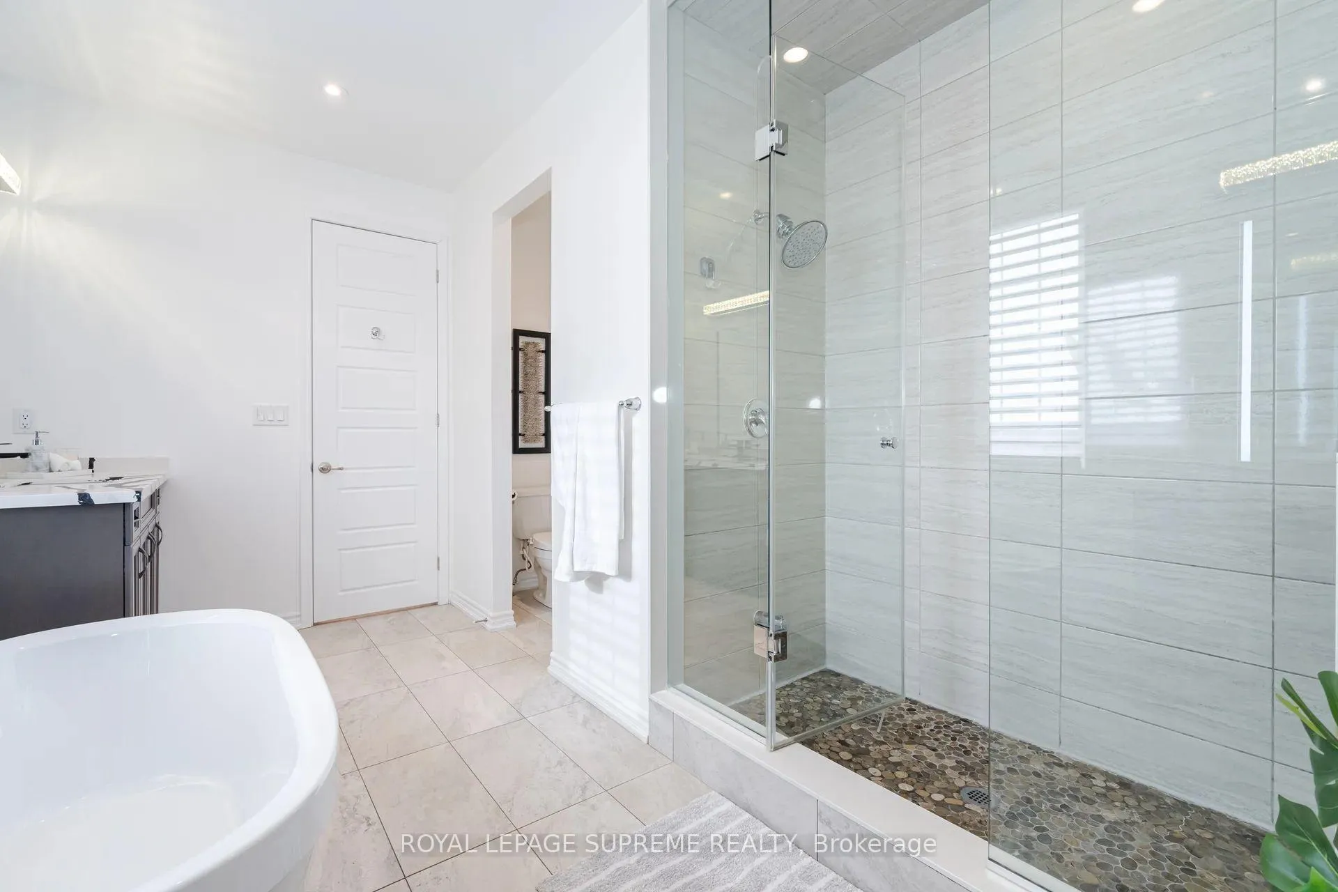 Photo 24 of 53 Chorus Crescent, Vaughan, Kleinburg — HOMEH