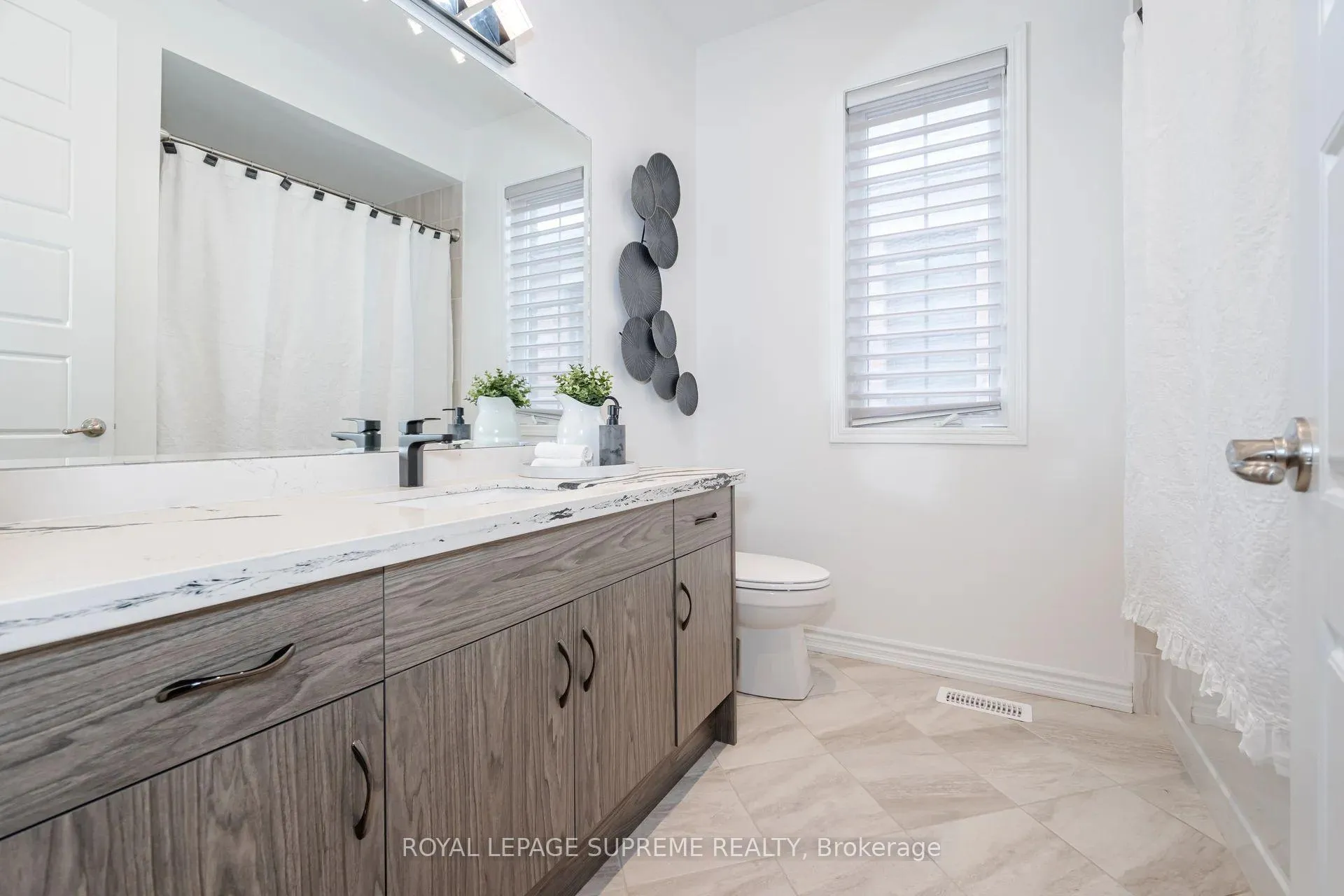 Photo 30 of 53 Chorus Crescent, Vaughan, Kleinburg — HOMEH