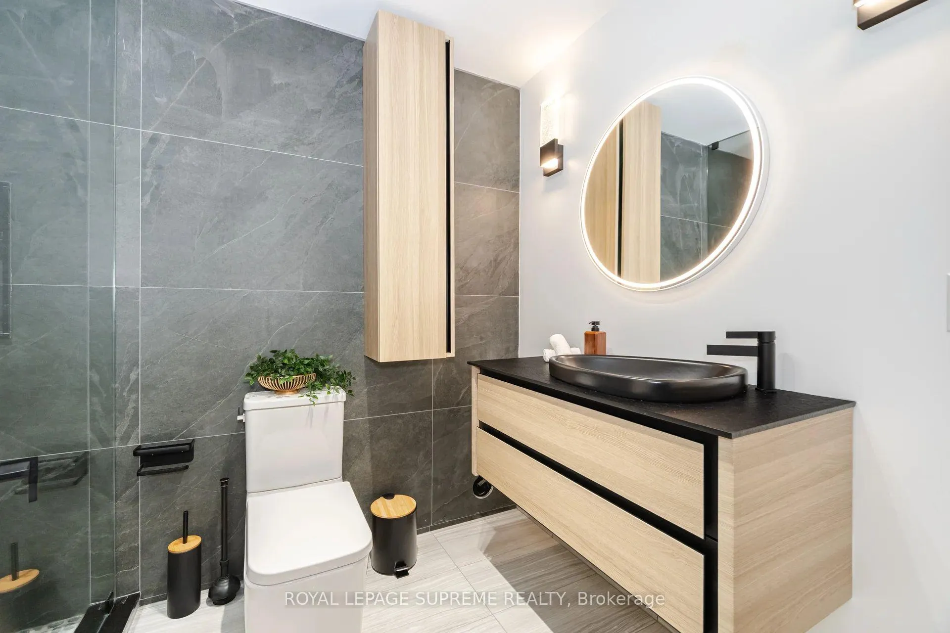 Photo 38 of 53 Chorus Crescent, Vaughan, Kleinburg — HOMEH