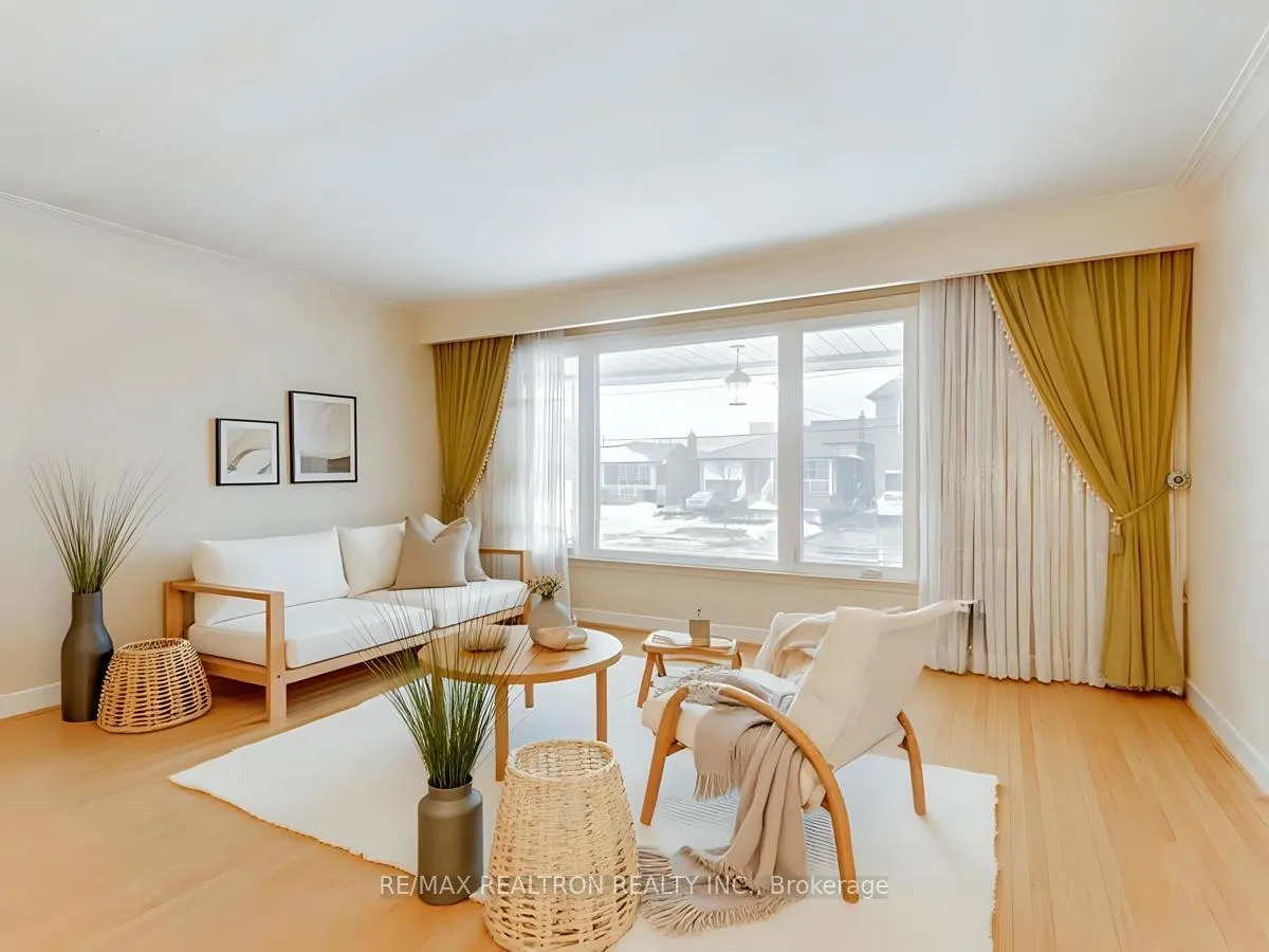 Photo 7 of 190 Ranee Avenue, Toronto, Englemount-Lawrence — HOMEH