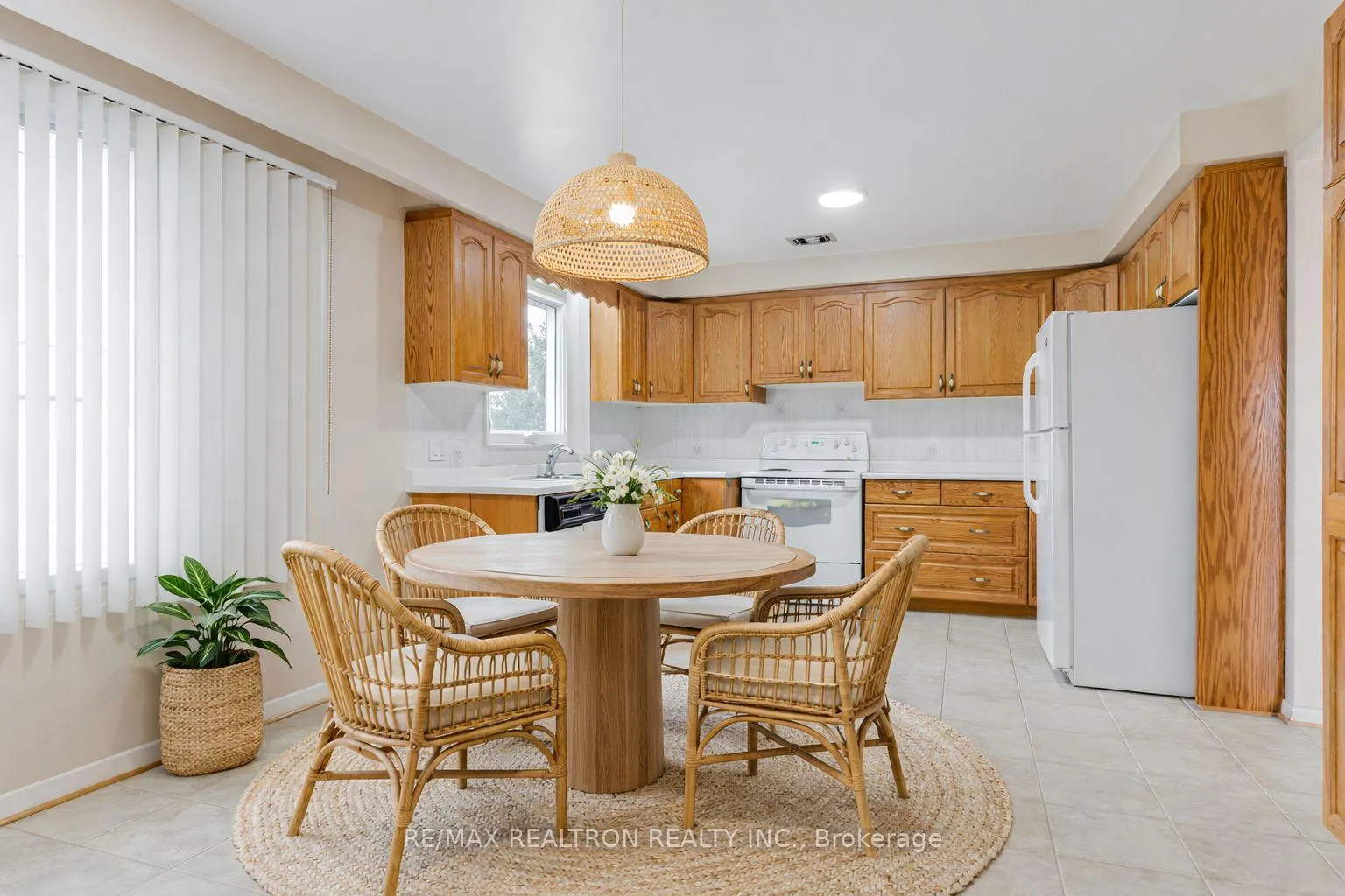 Photo 8 of 190 Ranee Avenue, Toronto, Englemount-Lawrence — HOMEH