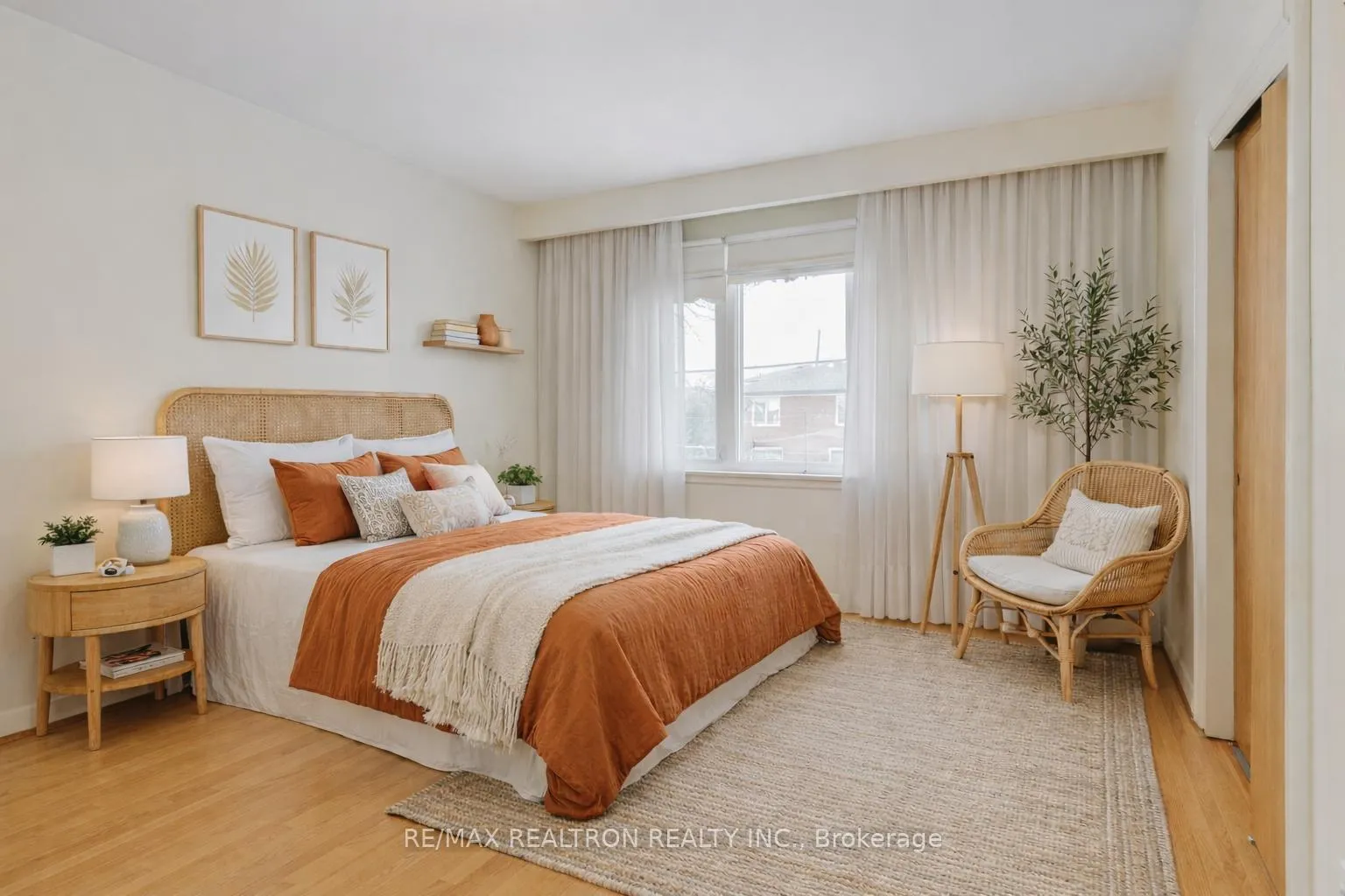 Photo 11 of 190 Ranee Avenue, Toronto, Englemount-Lawrence — HOMEH