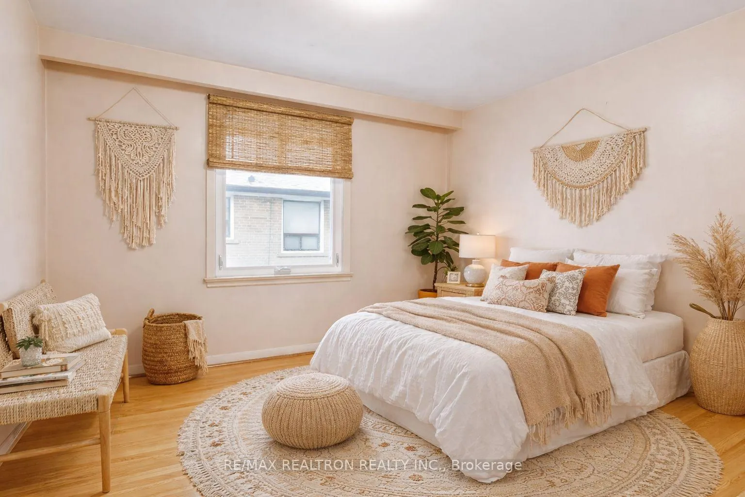 Photo 12 of 190 Ranee Avenue, Toronto, Englemount-Lawrence — HOMEH