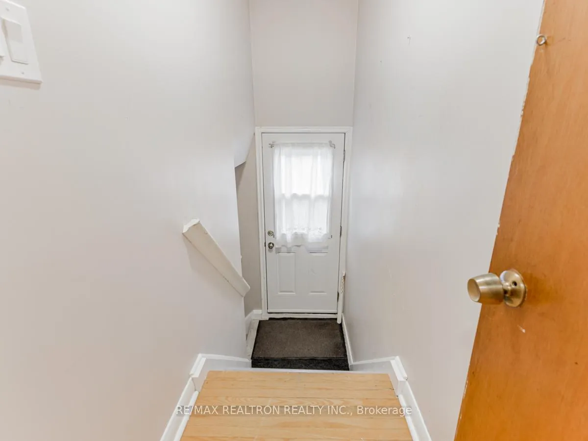 Photo 14 of 190 Ranee Avenue, Toronto, Englemount-Lawrence — HOMEH
