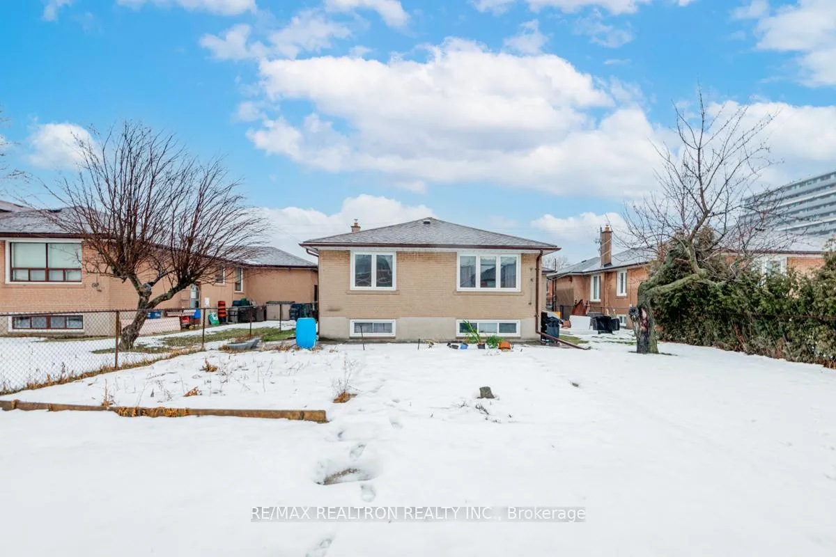 Photo 15 of 190 Ranee Avenue, Toronto, Englemount-Lawrence — HOMEH