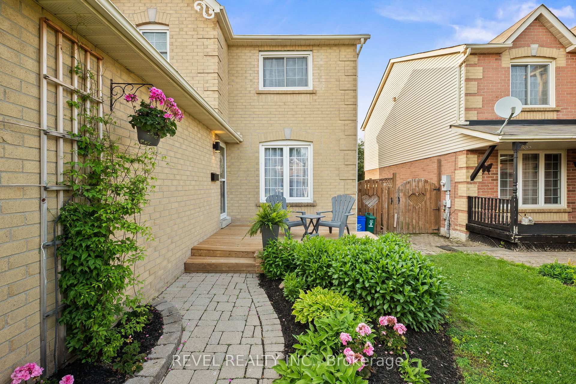 Photo 2 of 70 Yorkville Drive, Clarington, Courtice — HOMEH