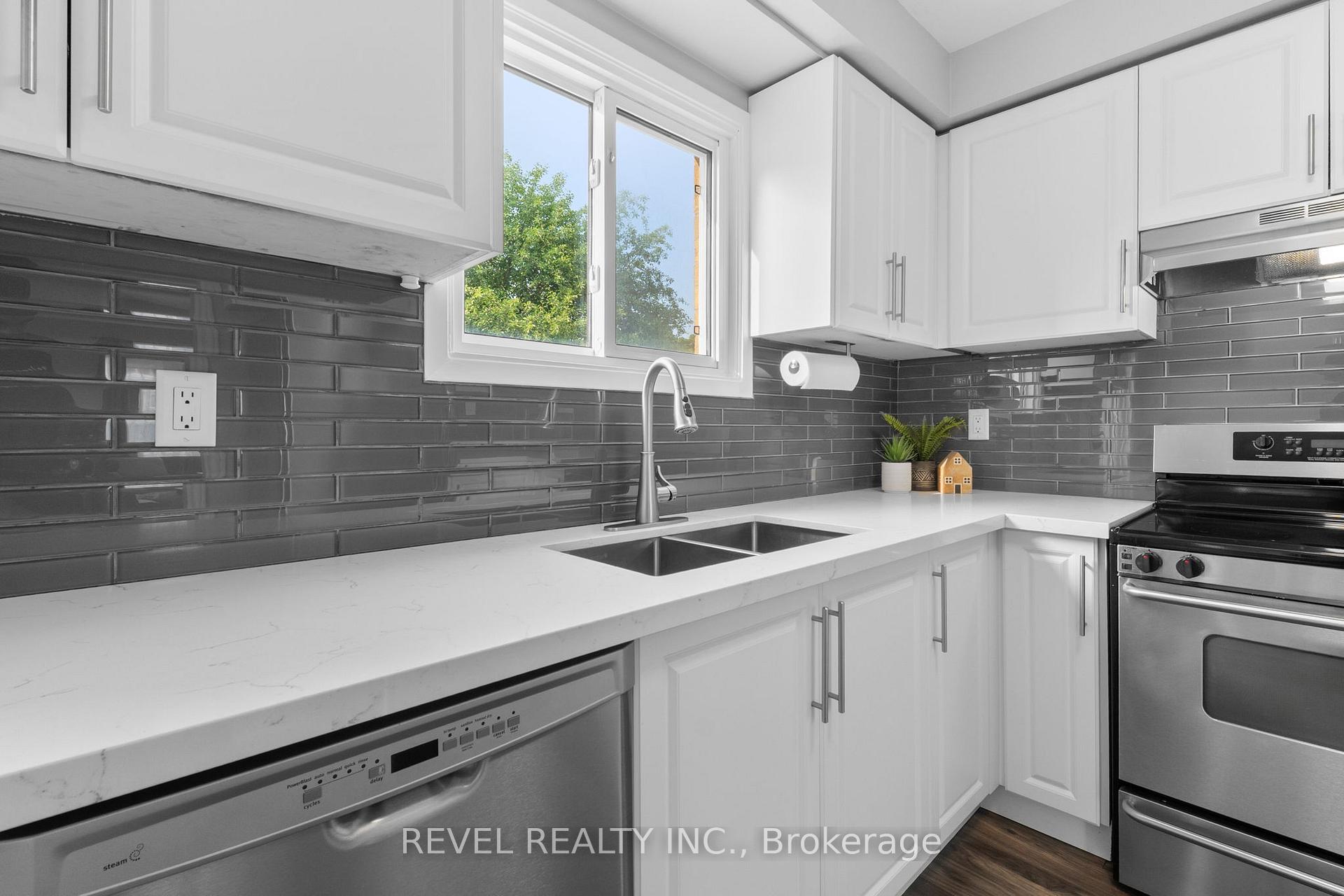 Photo 6 of 70 Yorkville Drive, Clarington, Courtice — HOMEH