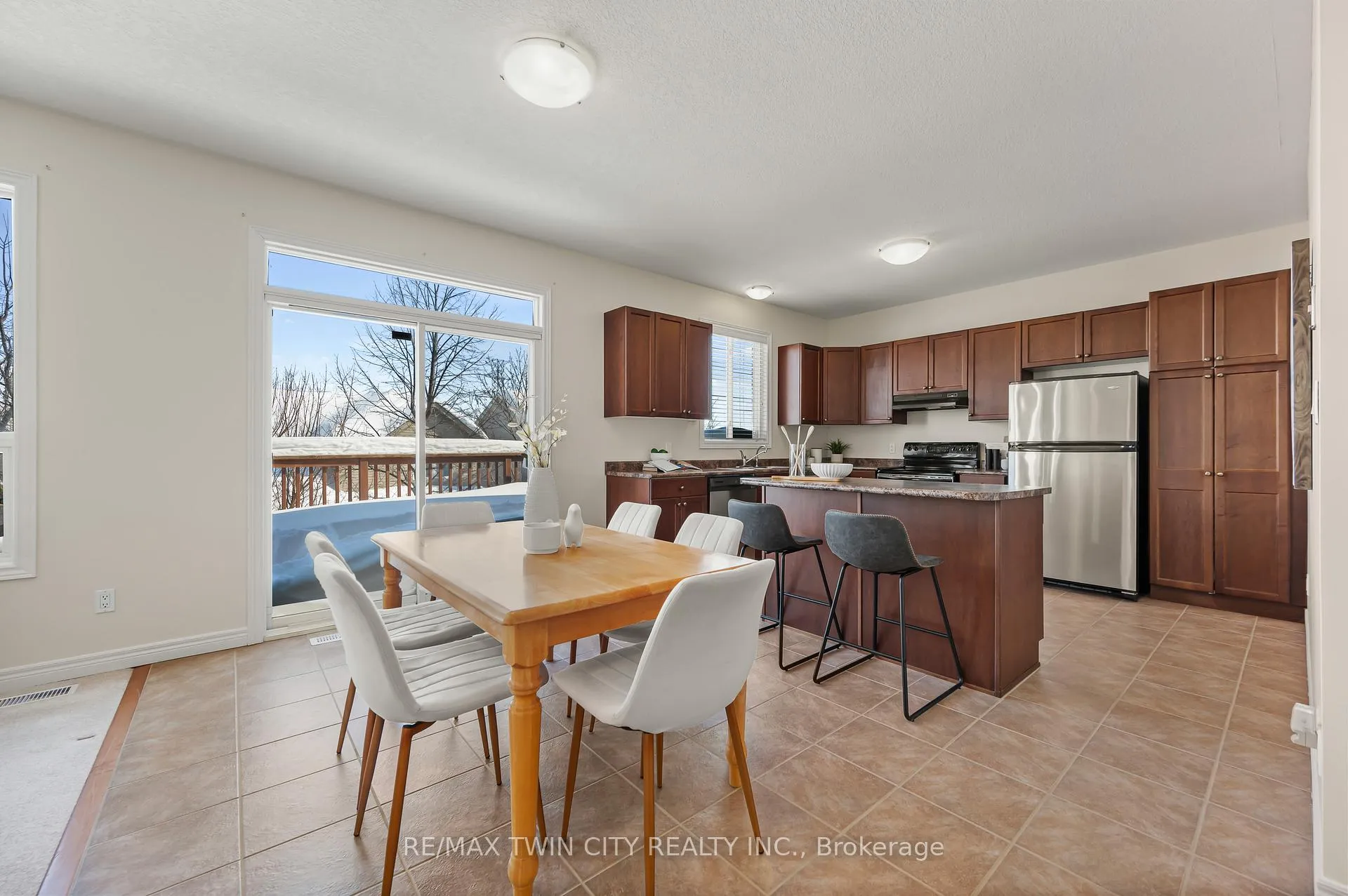 Photo 13 of 781 Klosters Drive, Waterloo — HOMEH