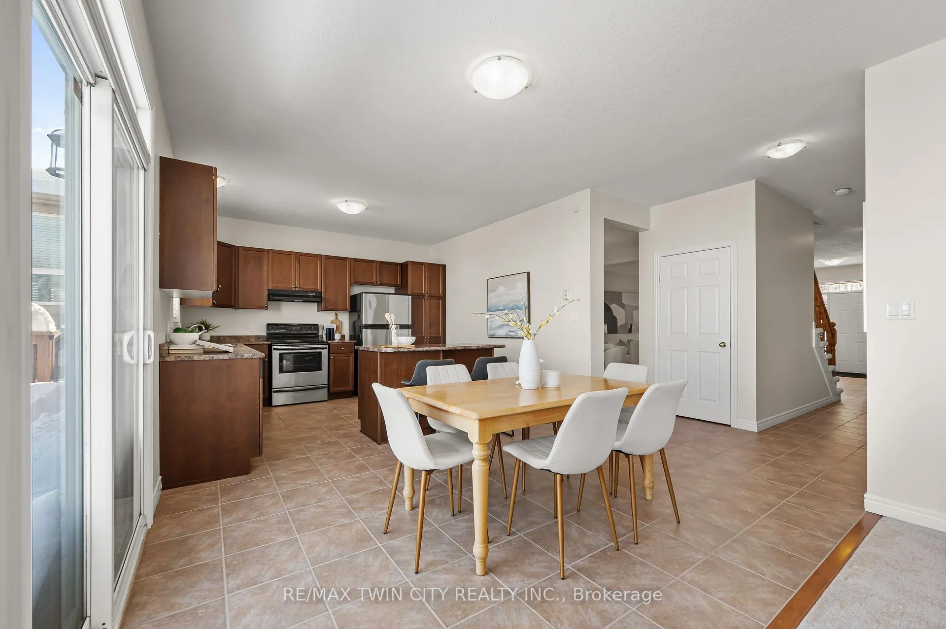 Photo 15 of 781 Klosters Drive, Waterloo — HOMEH