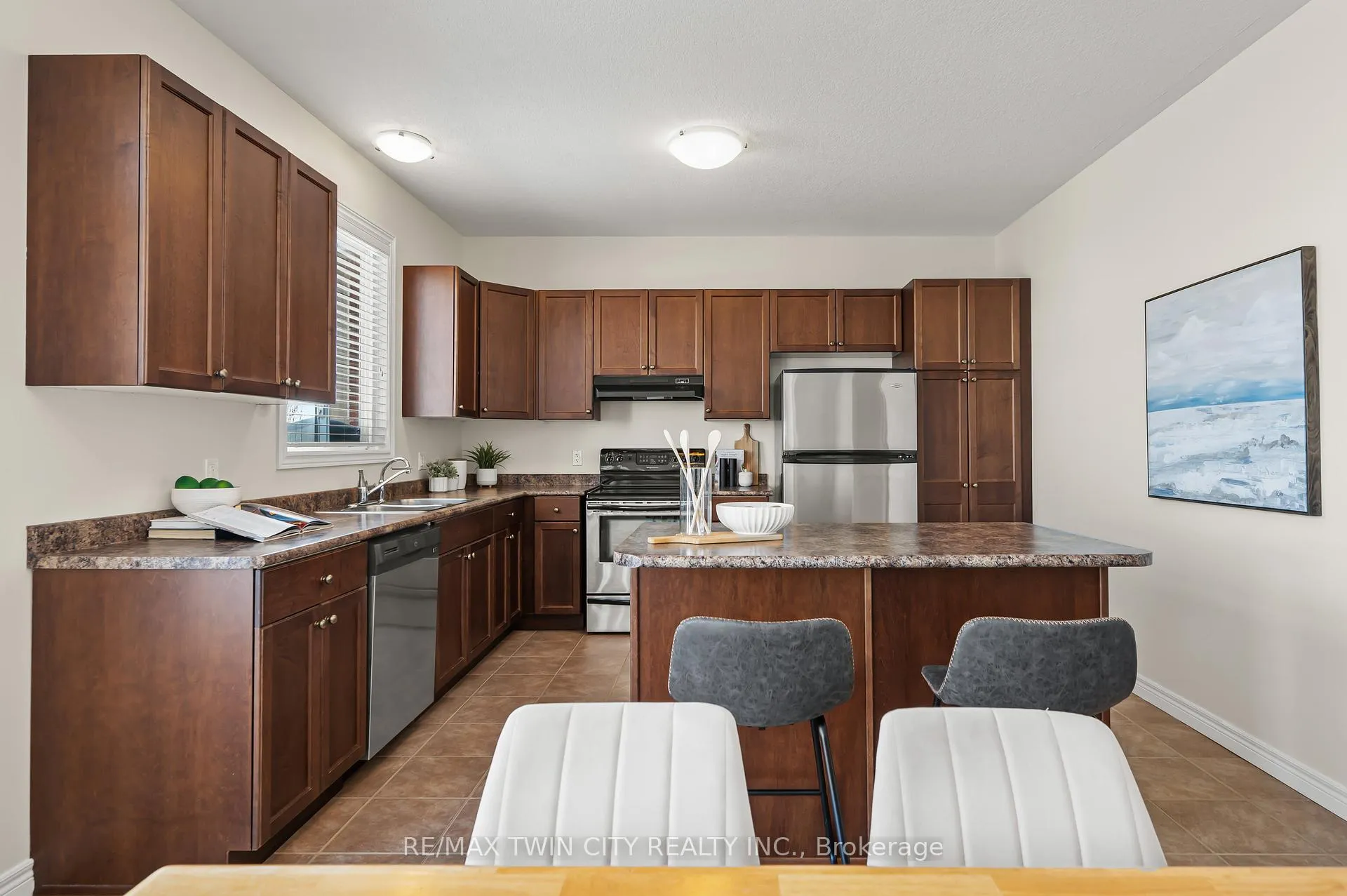 Photo 16 of 781 Klosters Drive, Waterloo — HOMEH