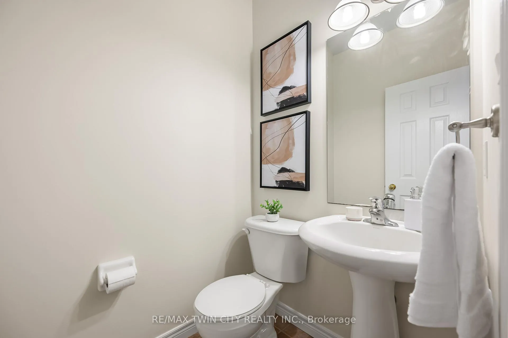 Photo 24 of 781 Klosters Drive, Waterloo — HOMEH
