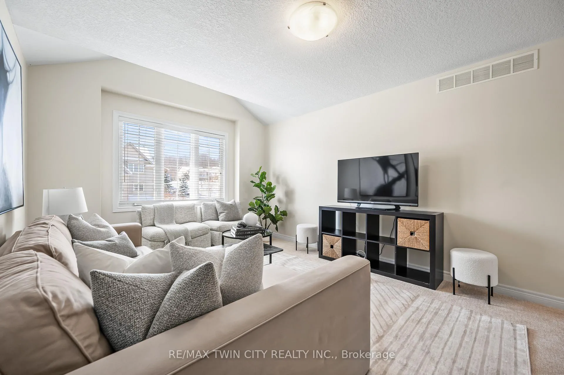 Photo 29 of 781 Klosters Drive, Waterloo — HOMEH