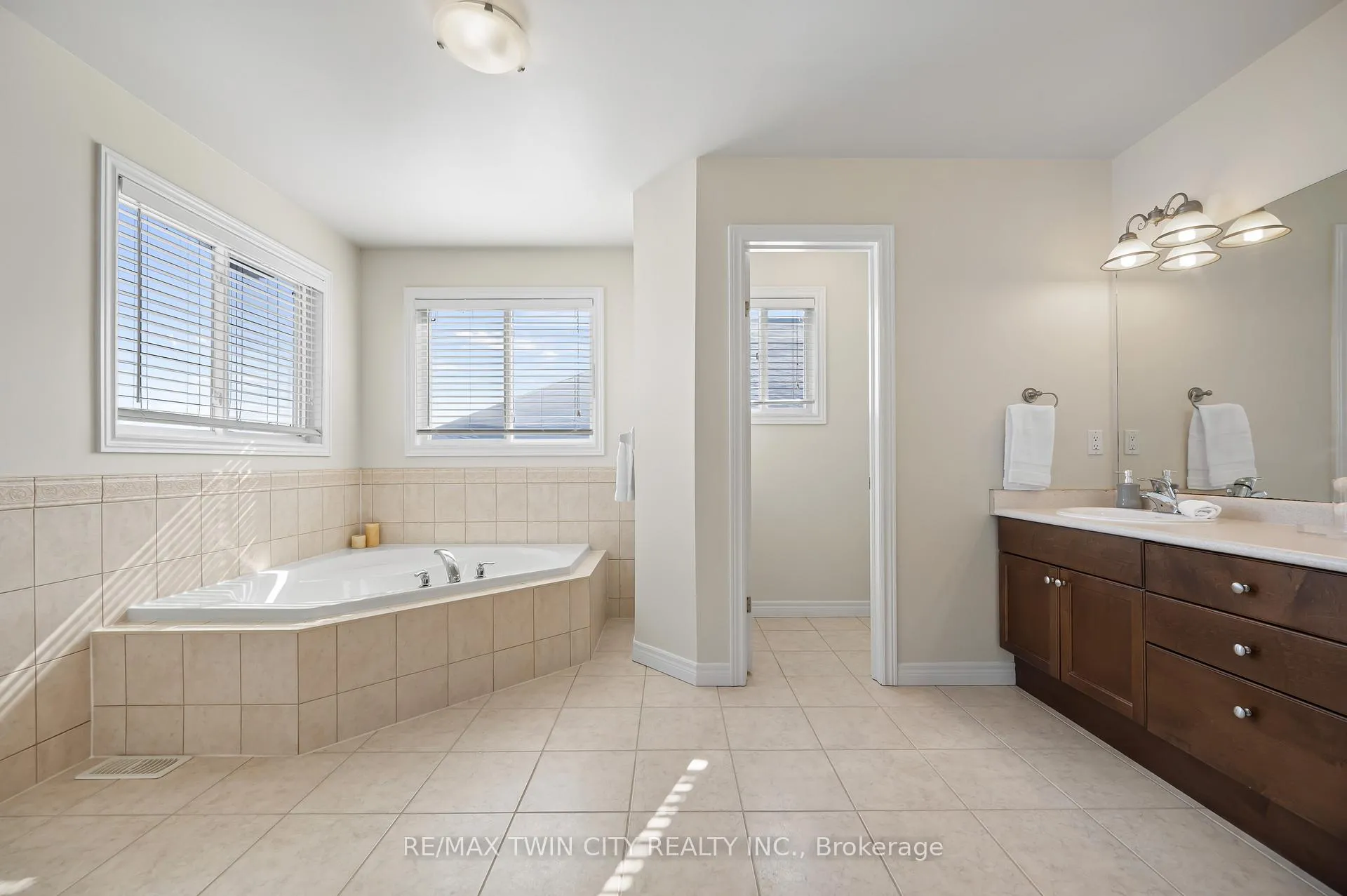Photo 32 of 781 Klosters Drive, Waterloo — HOMEH