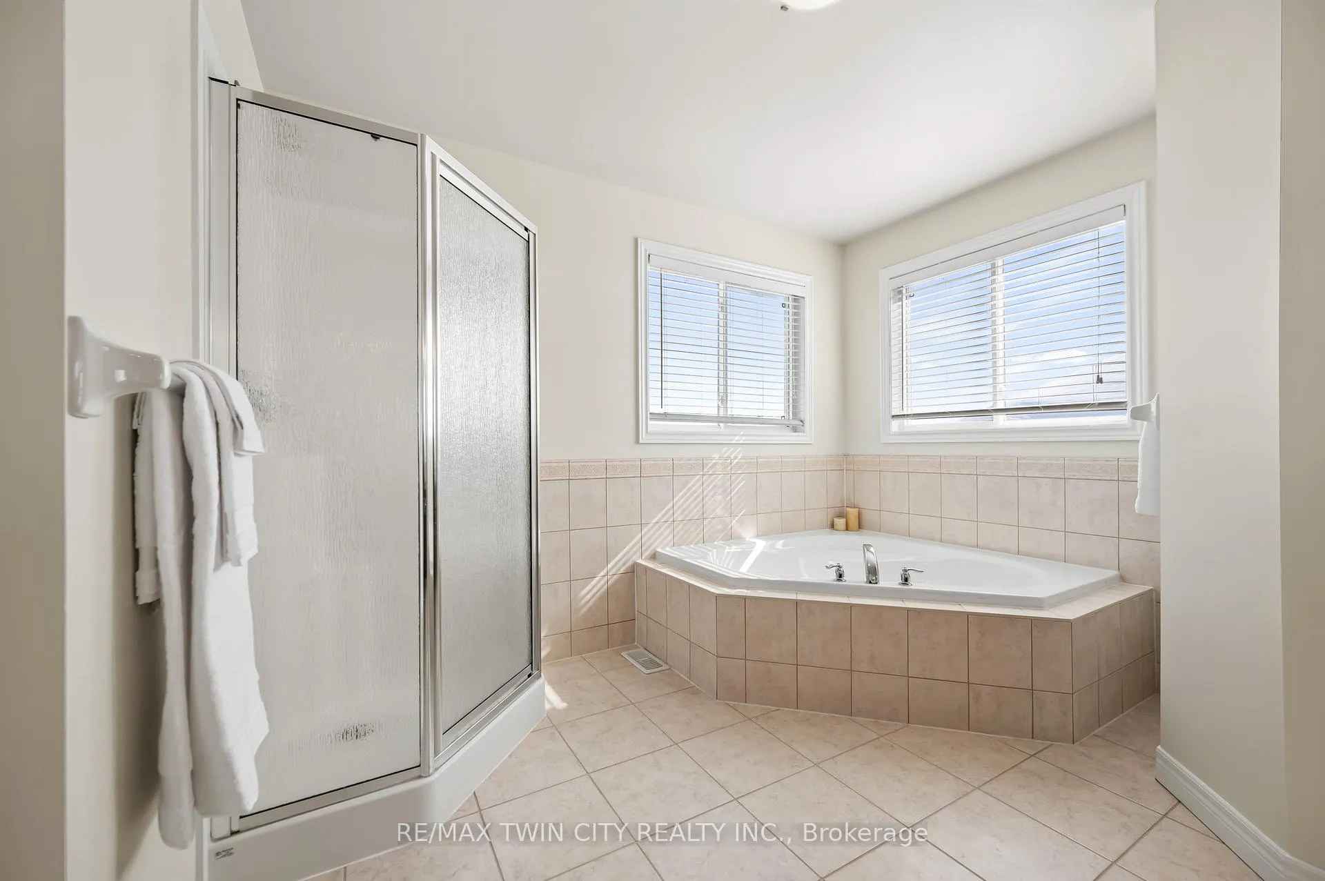 Photo 34 of 781 Klosters Drive, Waterloo — HOMEH