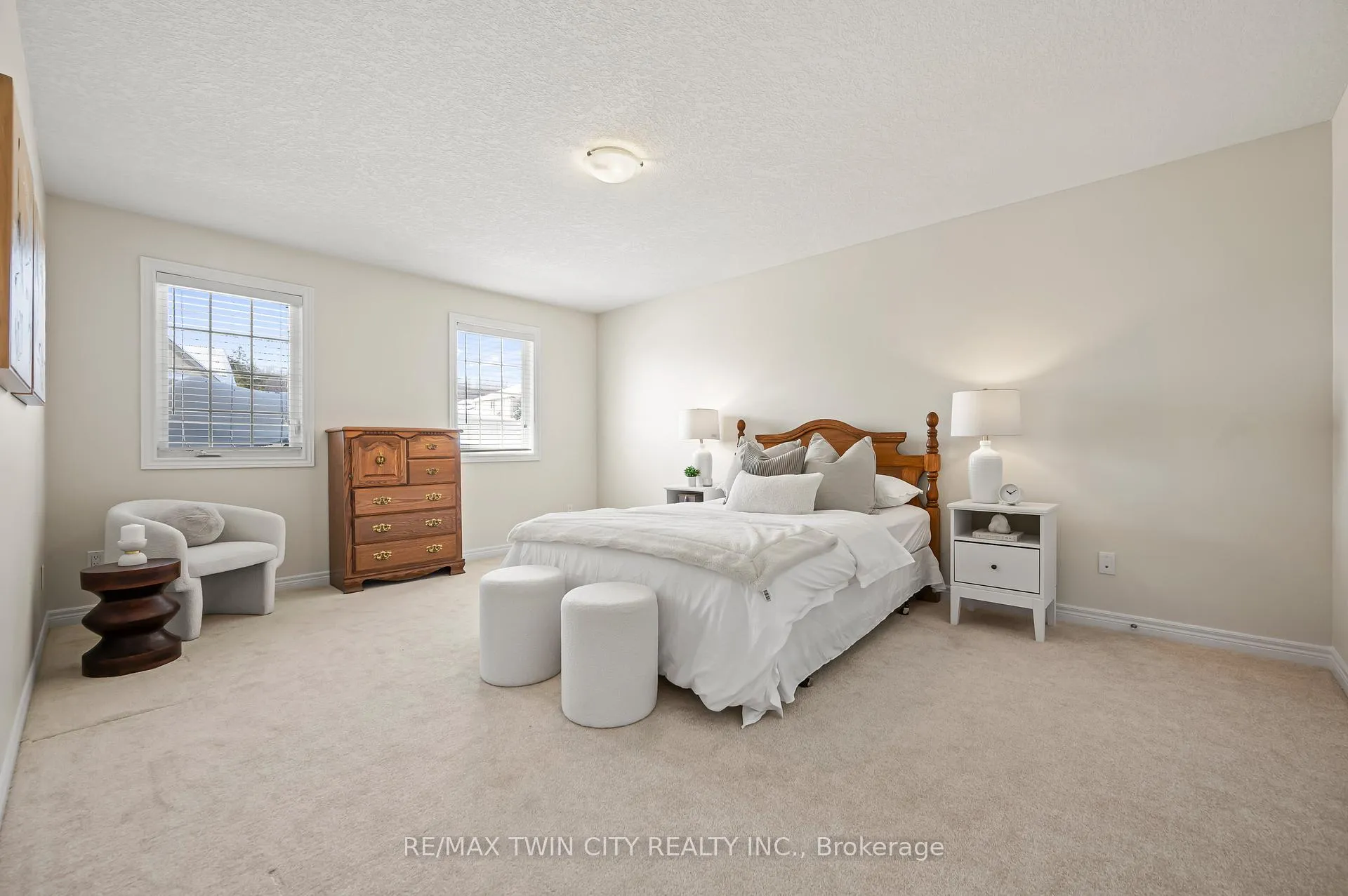 Photo 35 of 781 Klosters Drive, Waterloo — HOMEH