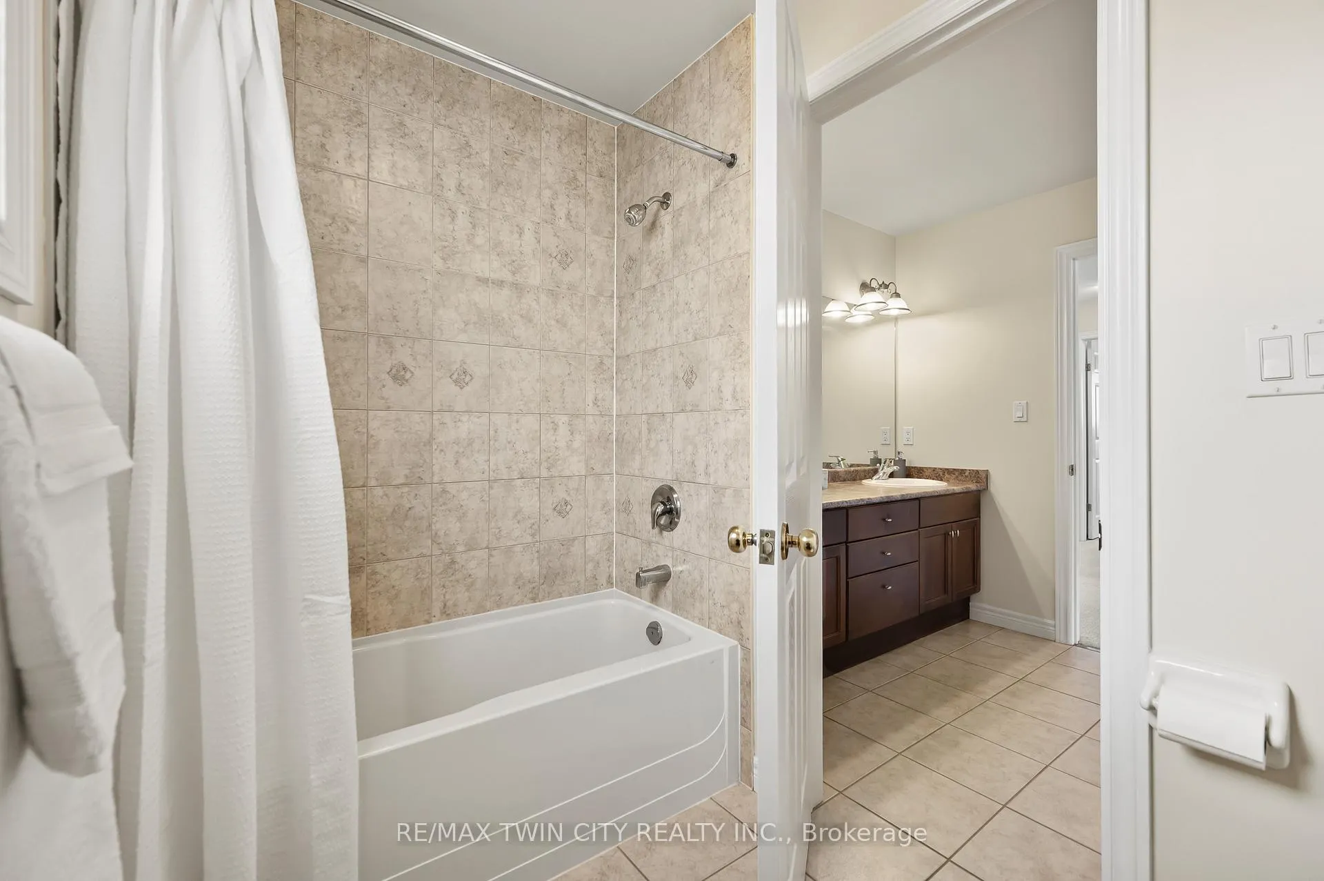 Photo 40 of 781 Klosters Drive, Waterloo — HOMEH