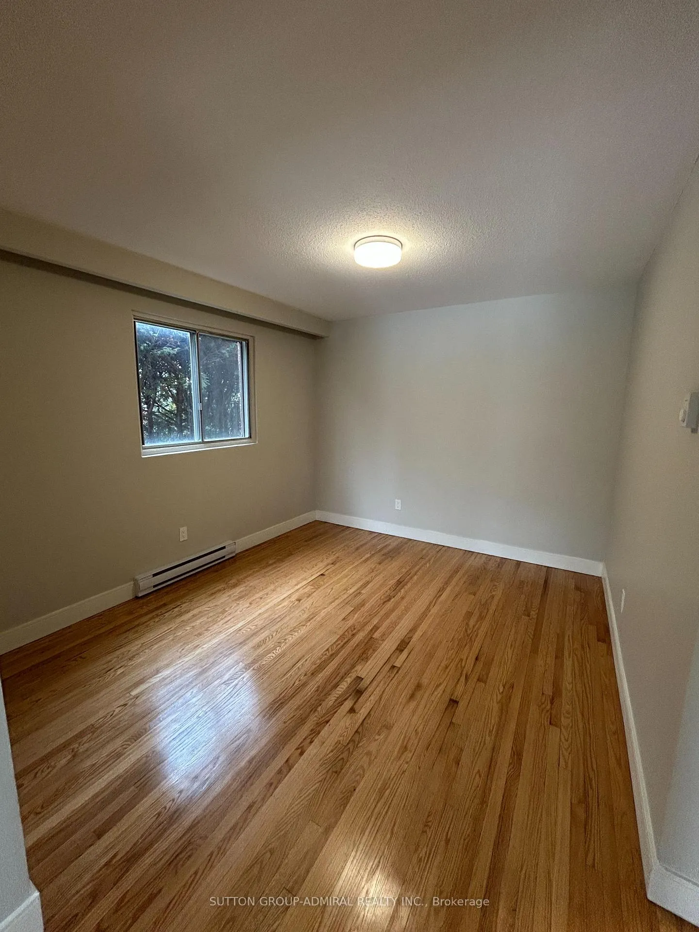 Photo 4 of 753 Cochrane Street, Whitby, Downtown Whitby — HOMEH