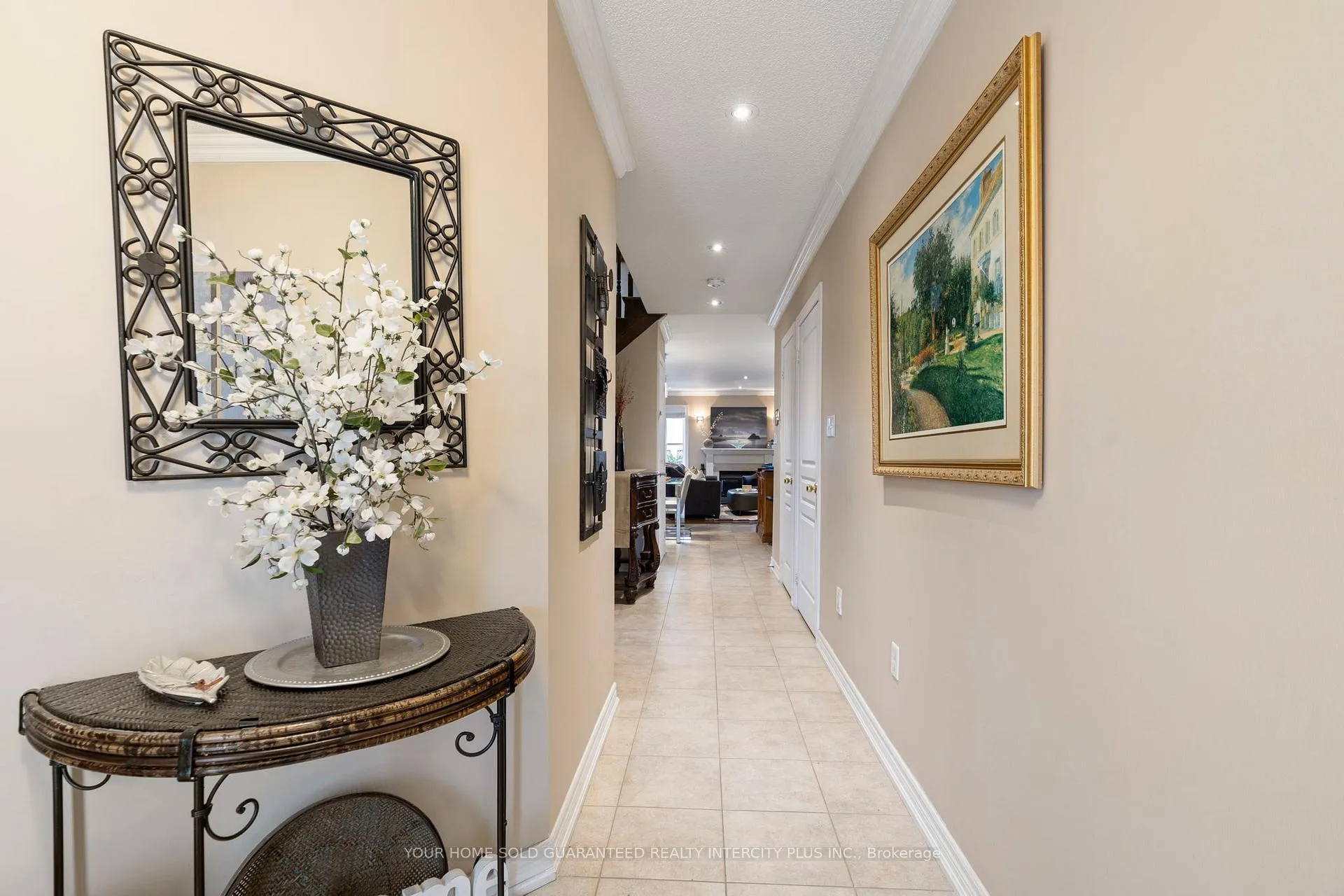 Photo 3 of 100 Black Maple Crescent, Vaughan, Patterson — HOMEH