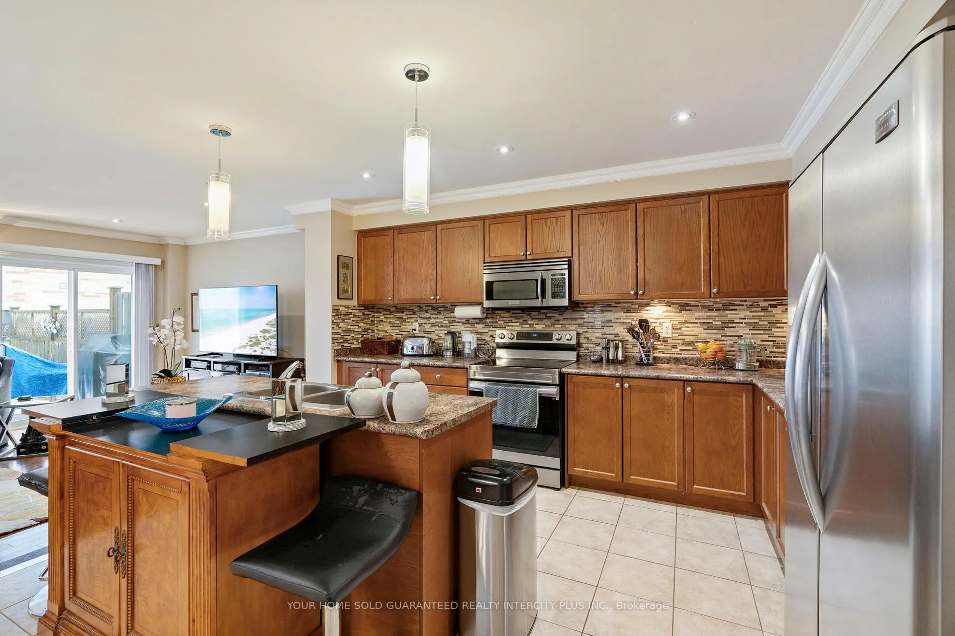 Photo 5 of 100 Black Maple Crescent, Vaughan, Patterson — HOMEH
