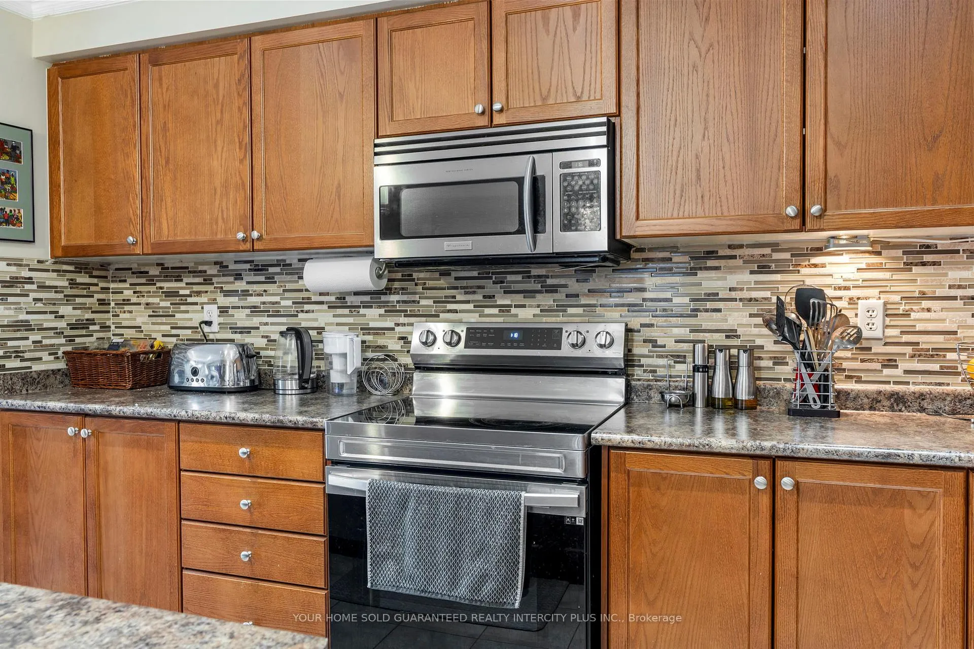 Photo 7 of 100 Black Maple Crescent, Vaughan, Patterson — HOMEH