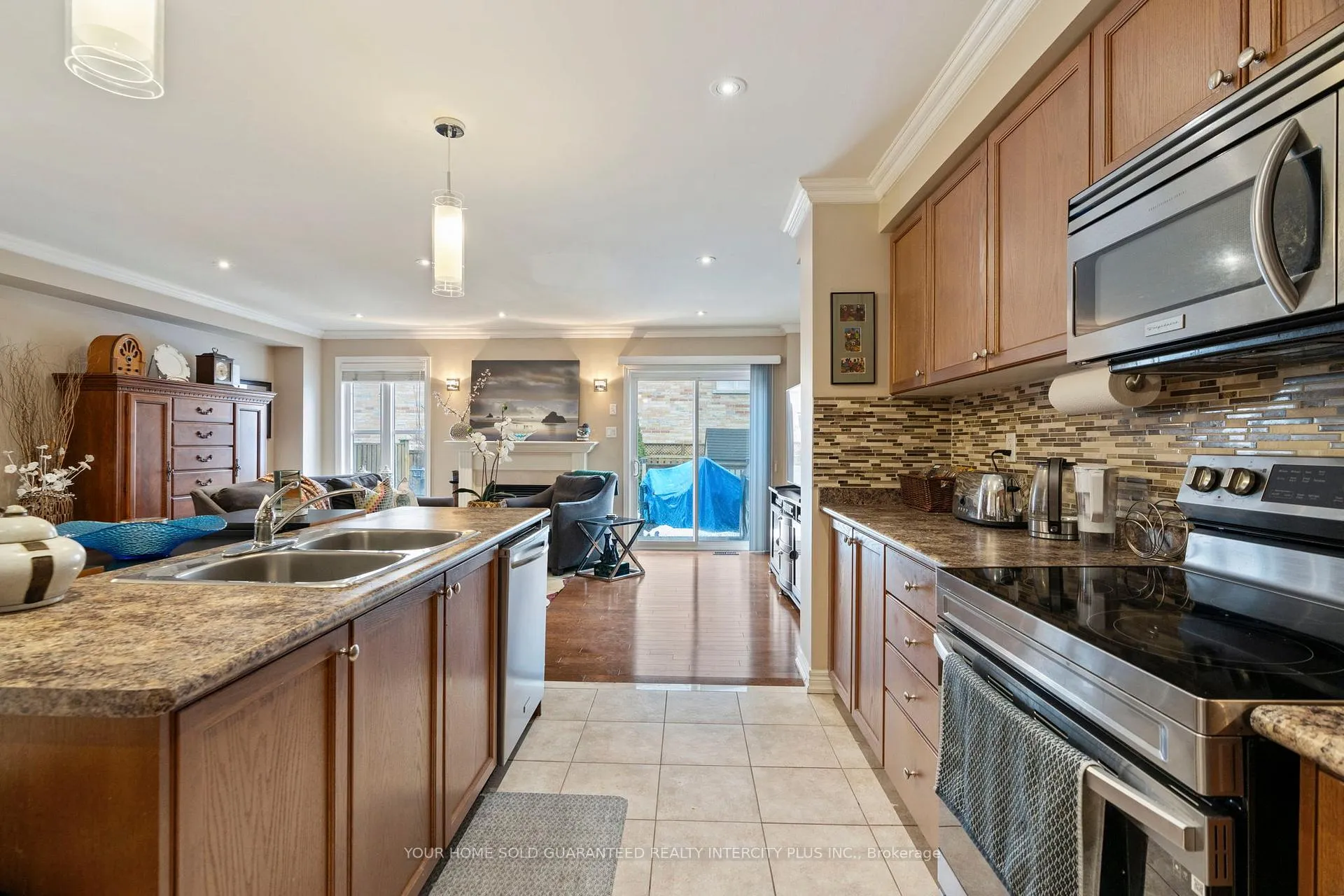 Photo 8 of 100 Black Maple Crescent, Vaughan, Patterson — HOMEH