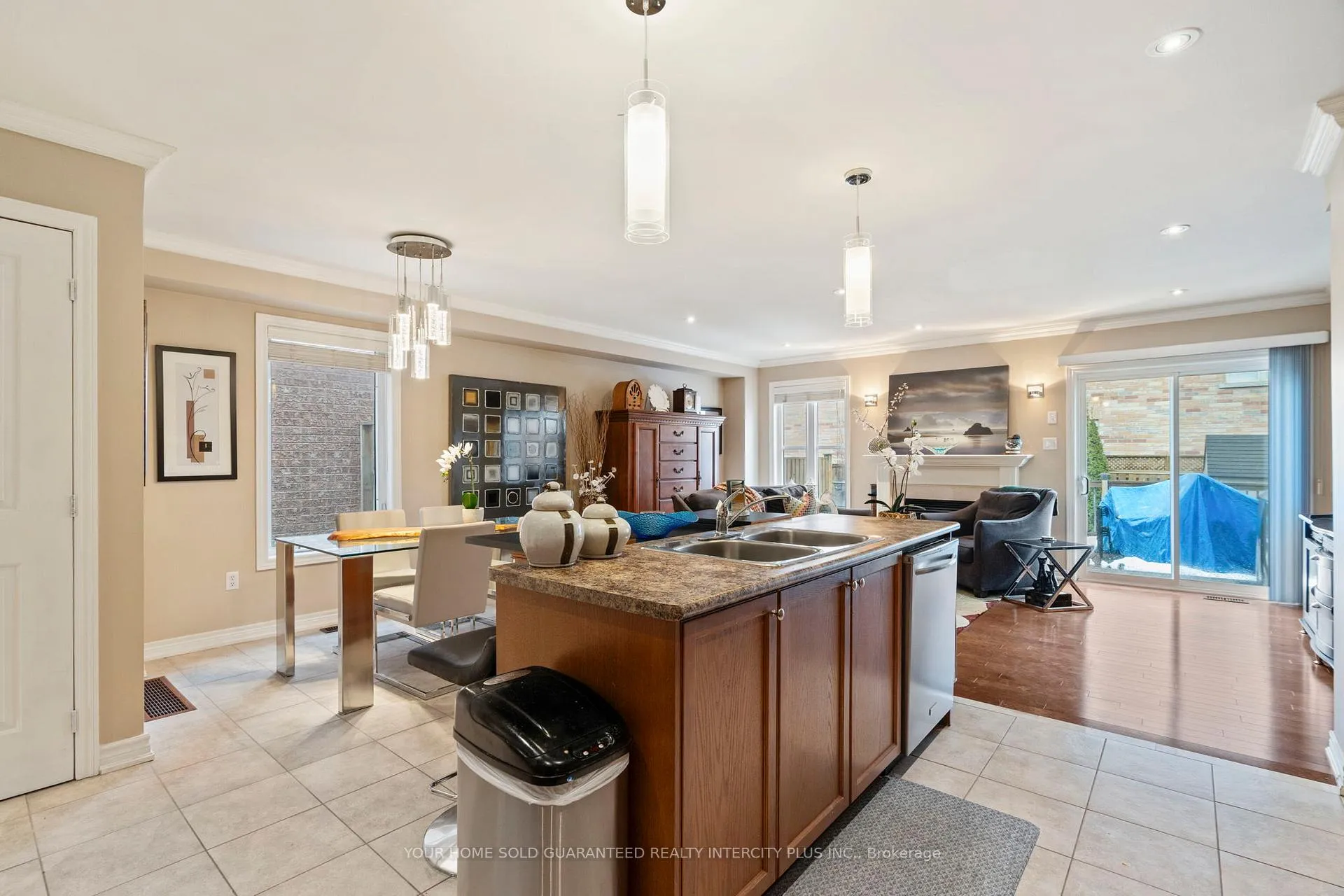 Photo 9 of 100 Black Maple Crescent, Vaughan, Patterson — HOMEH
