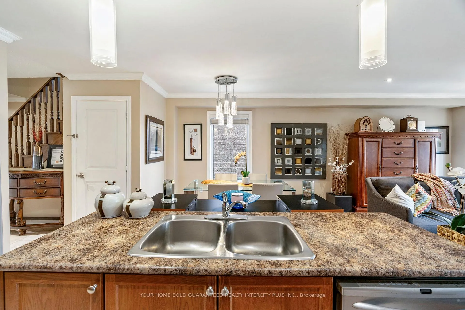Photo 10 of 100 Black Maple Crescent, Vaughan, Patterson — HOMEH