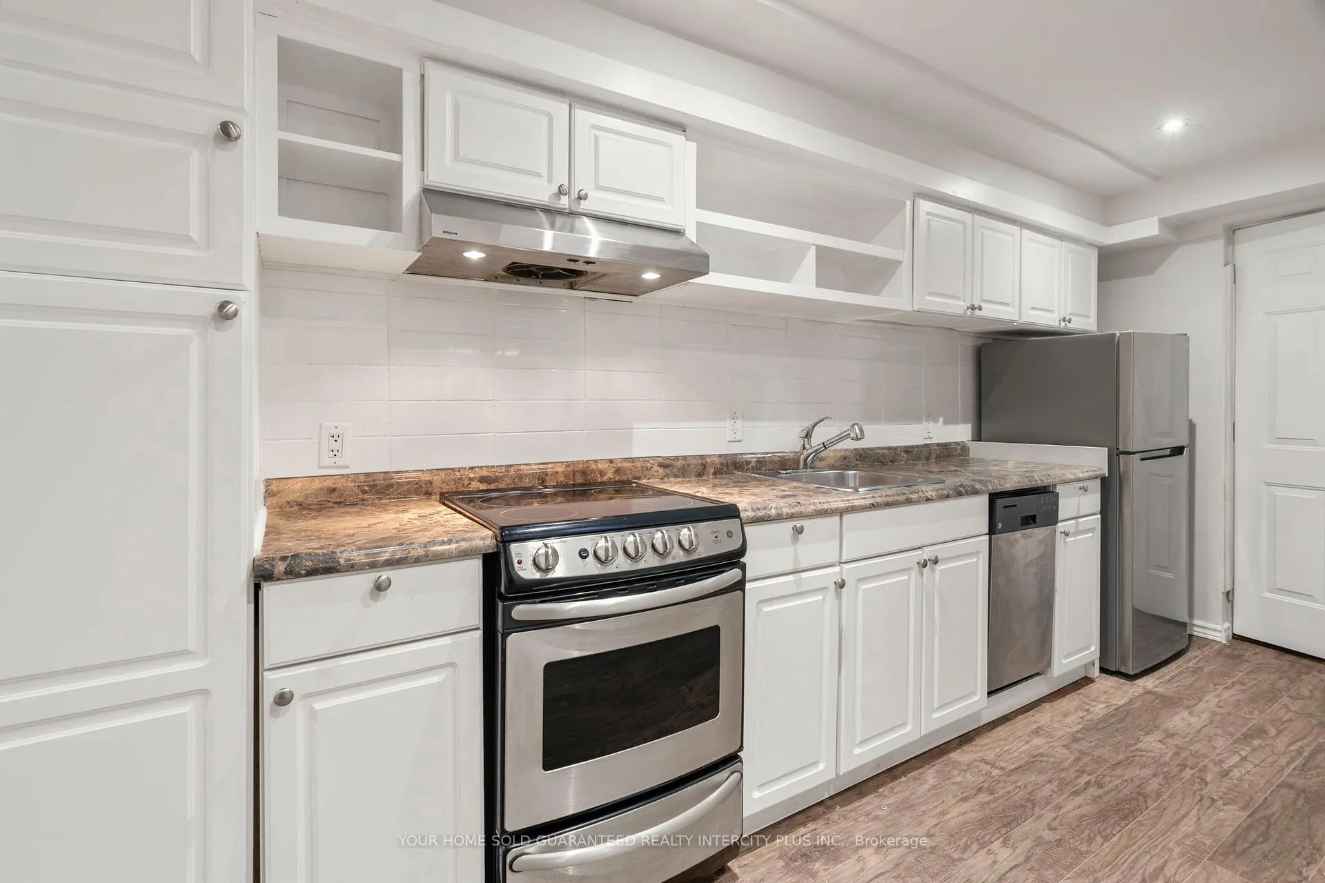 Photo 30 of 100 Black Maple Crescent, Vaughan, Patterson — HOMEH