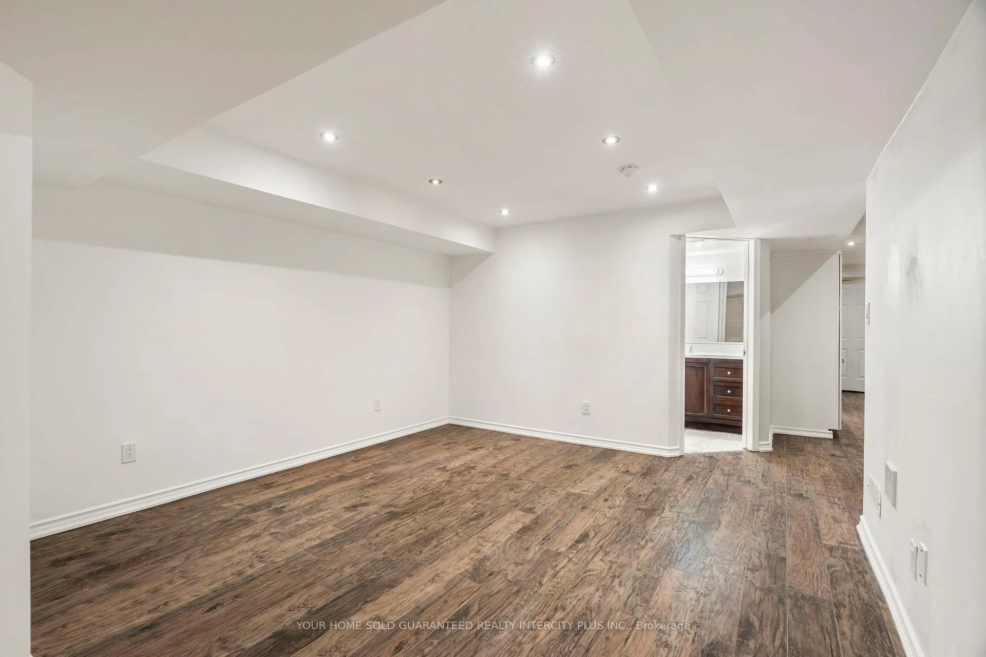 Photo 37 of 100 Black Maple Crescent, Vaughan, Patterson — HOMEH