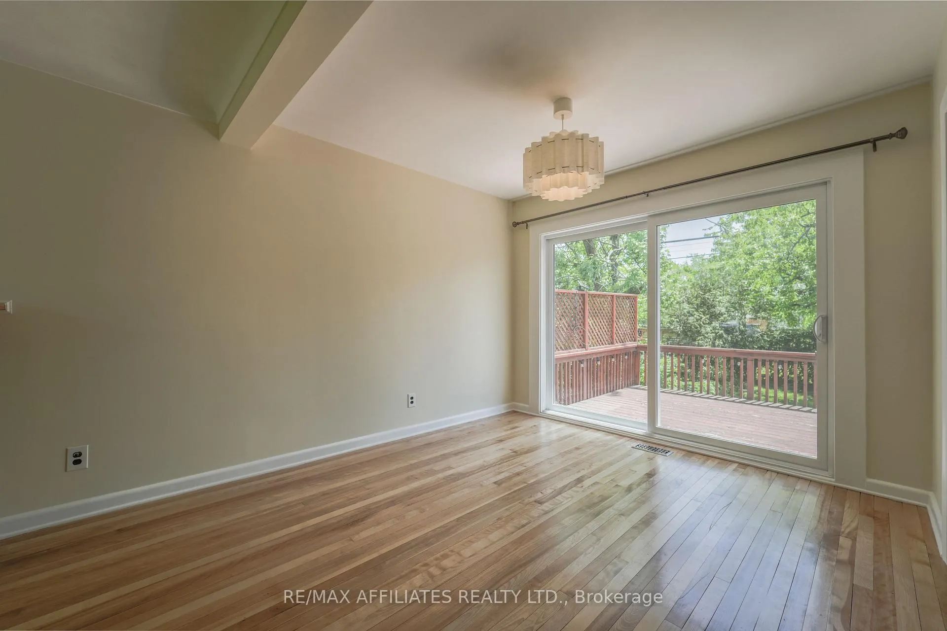 Photo 11 of 536 Browning Avenue, Ottawa, Riverview Park — HOMEH