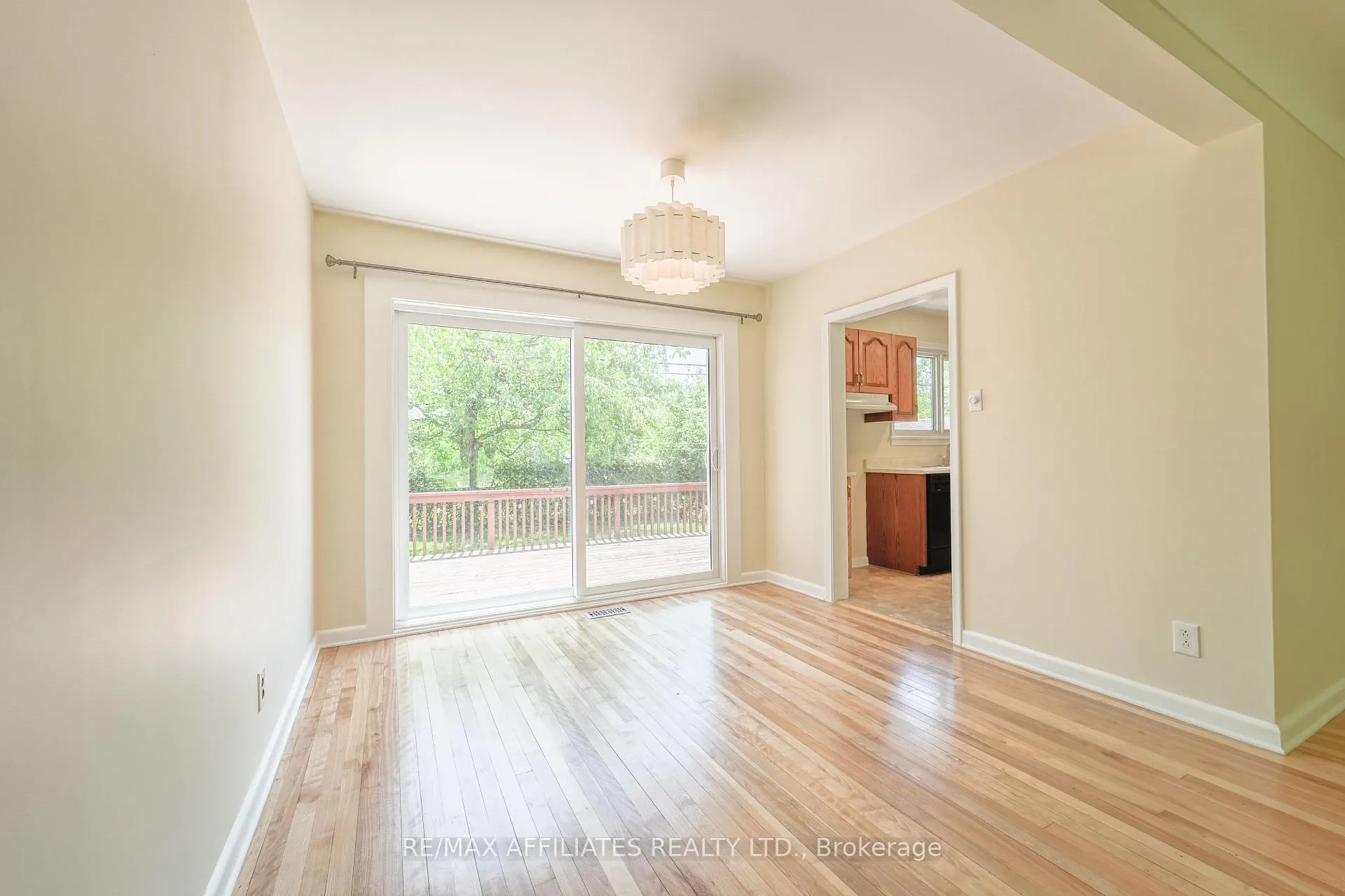 Photo 13 of 536 Browning Avenue, Ottawa, Riverview Park — HOMEH