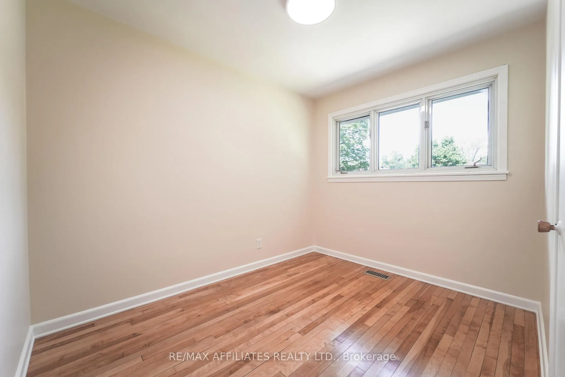 Photo 23 of 536 Browning Avenue, Ottawa, Riverview Park — HOMEH