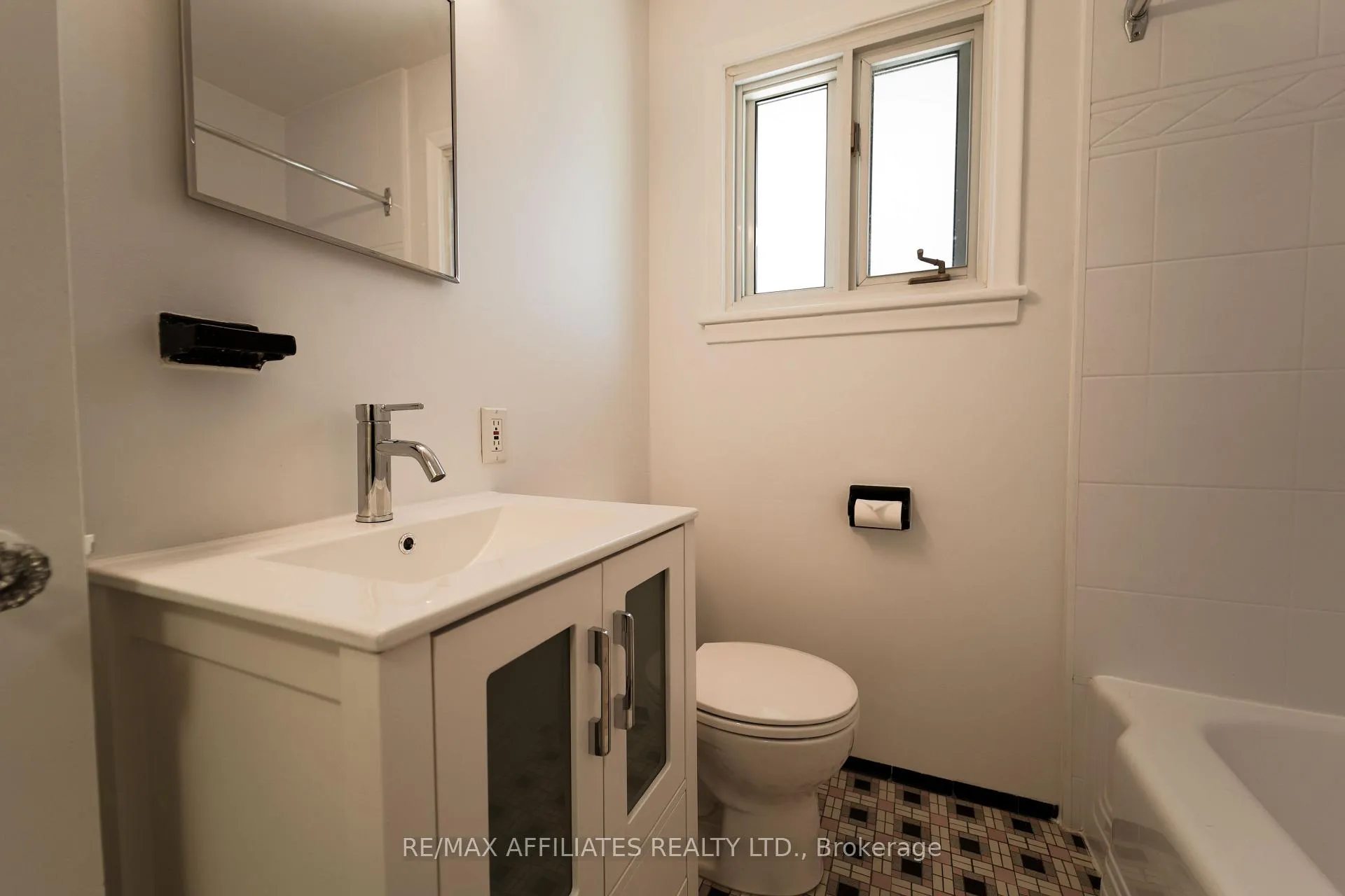 Photo 29 of 536 Browning Avenue, Ottawa, Riverview Park — HOMEH