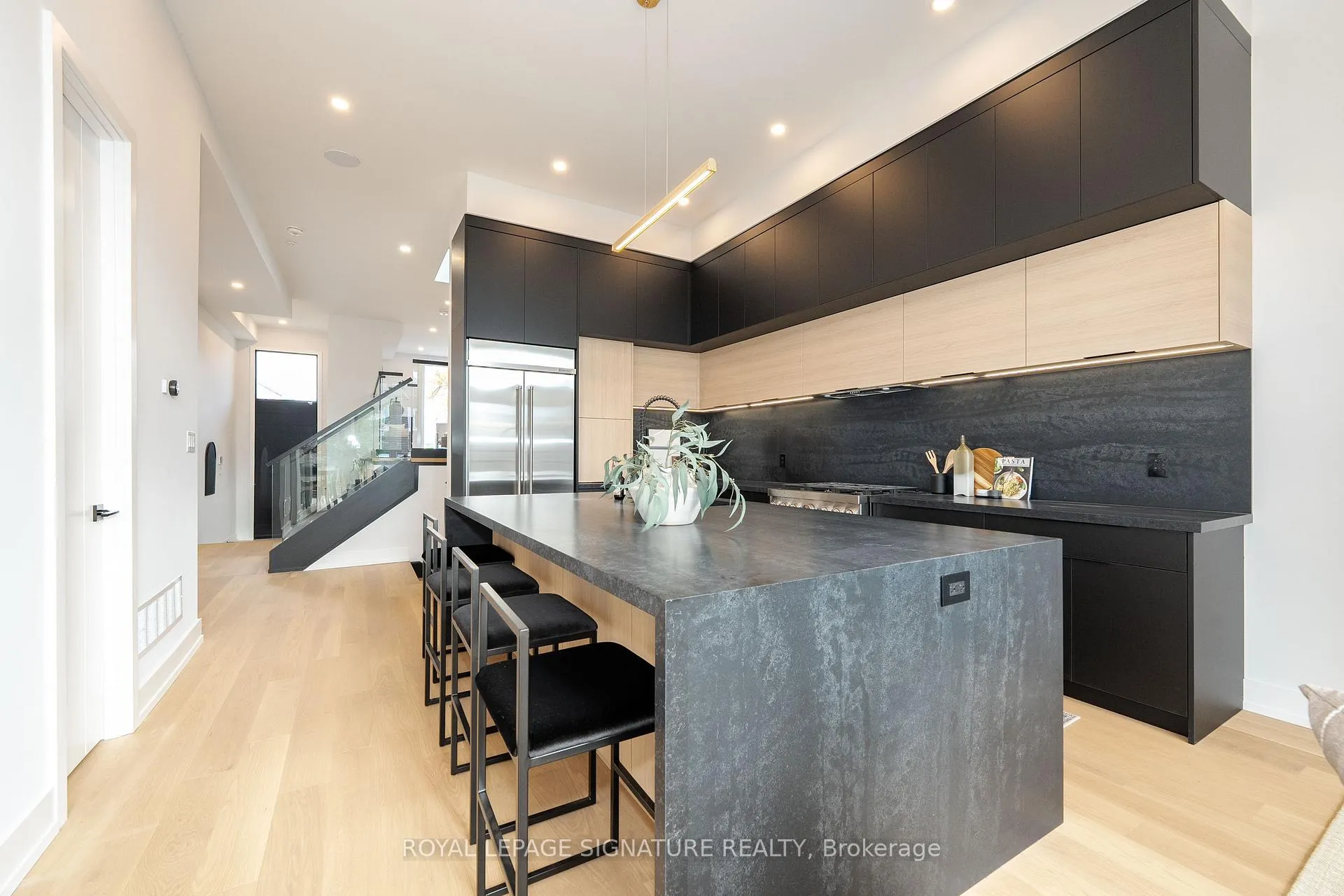 Photo 5 of 99 Yardley Avenue, Toronto, East York — HOMEH