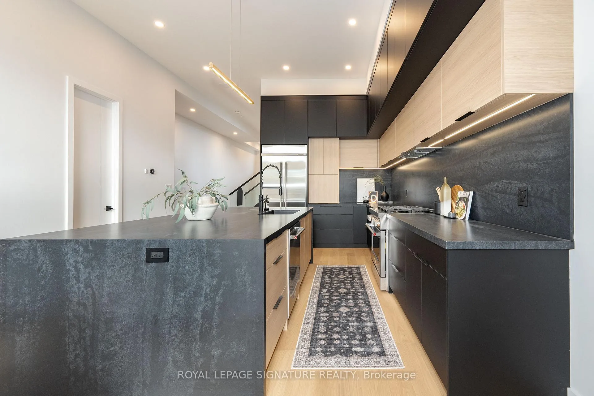 Photo 6 of 99 Yardley Avenue, Toronto, East York — HOMEH