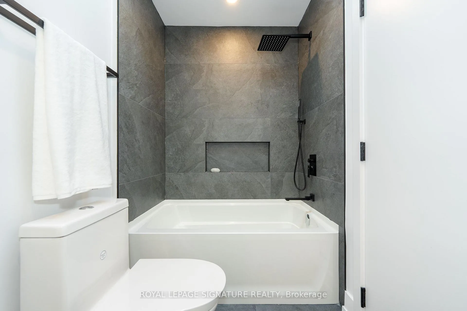 Photo 23 of 99 Yardley Avenue, Toronto, East York — HOMEH