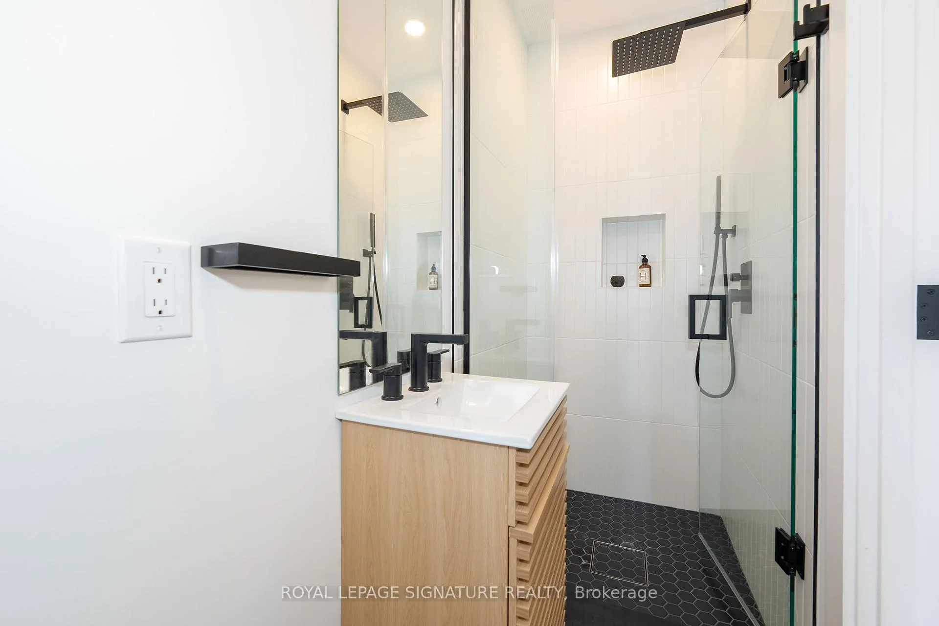 Photo 28 of 99 Yardley Avenue, Toronto, East York — HOMEH