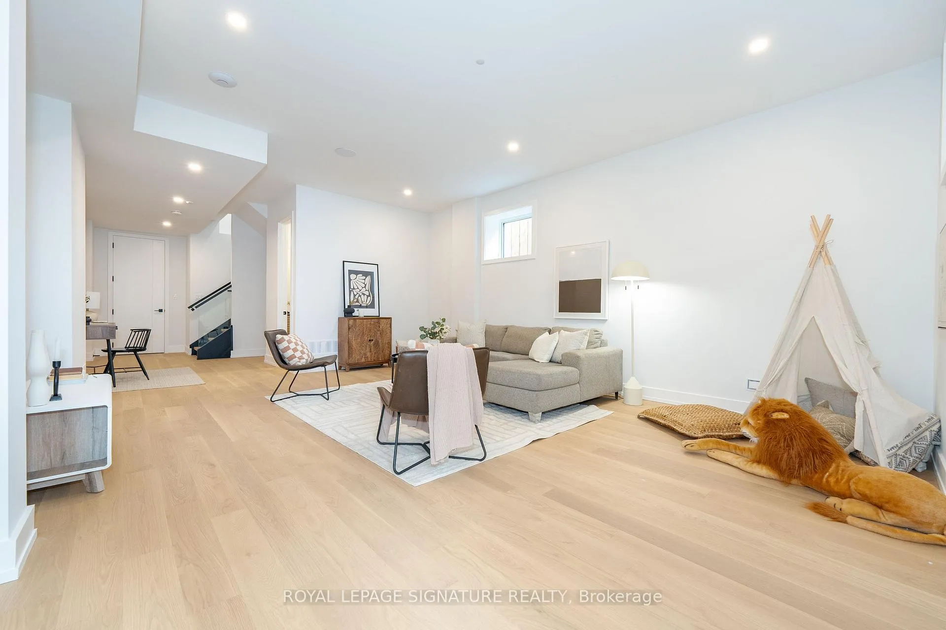 Photo 32 of 99 Yardley Avenue, Toronto, East York — HOMEH