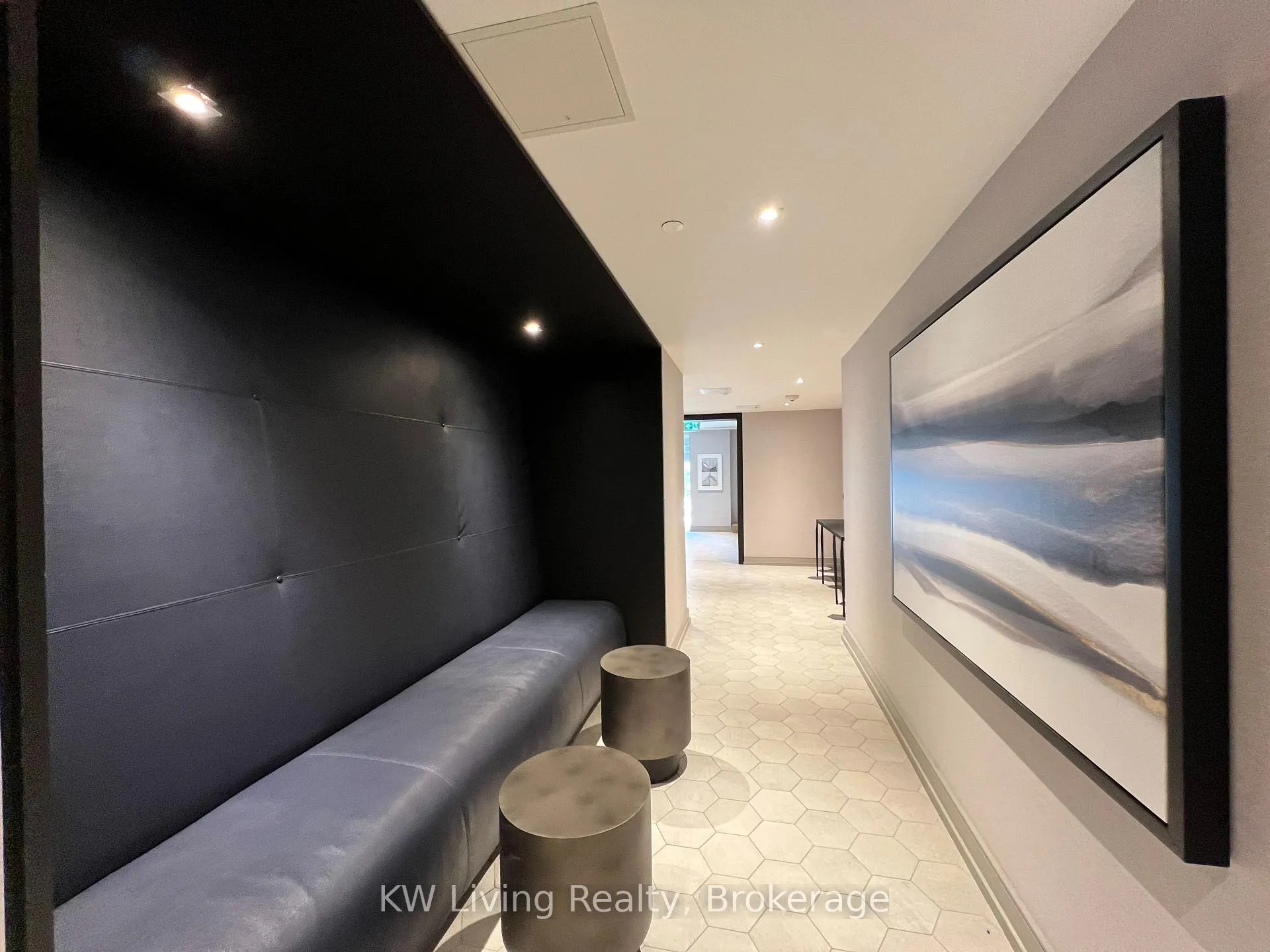 Photo 2 of Unit 905, 1 Cardiff Road, Toronto, Mount Pleasant East — HOMEH