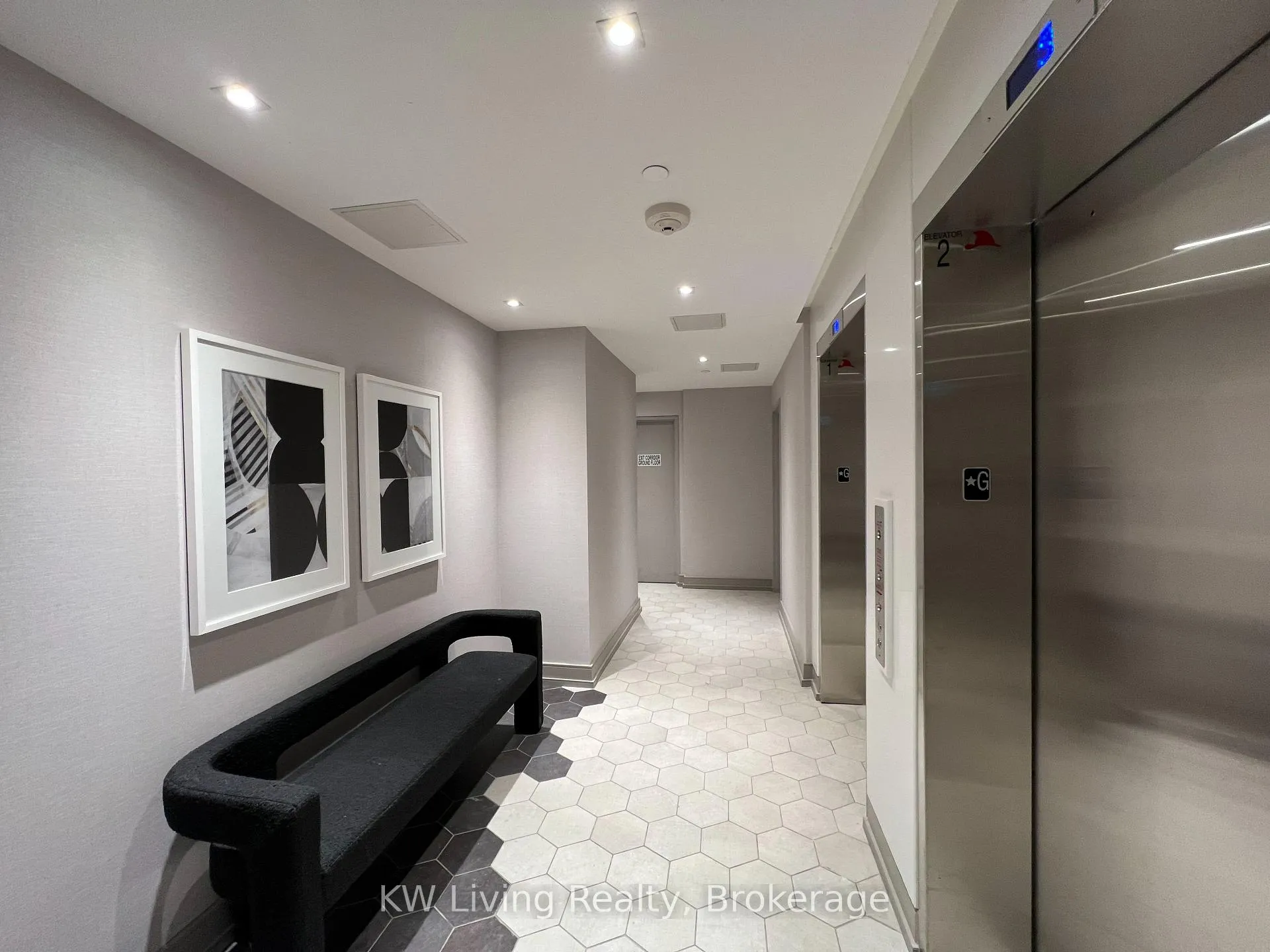 Photo 3 of Unit 905, 1 Cardiff Road, Toronto, Mount Pleasant East — HOMEH