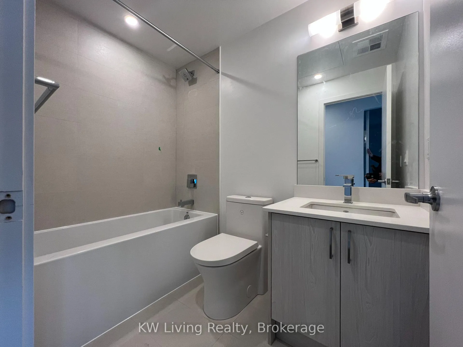 Photo 7 of Unit 905, 1 Cardiff Road, Toronto, Mount Pleasant East — HOMEH
