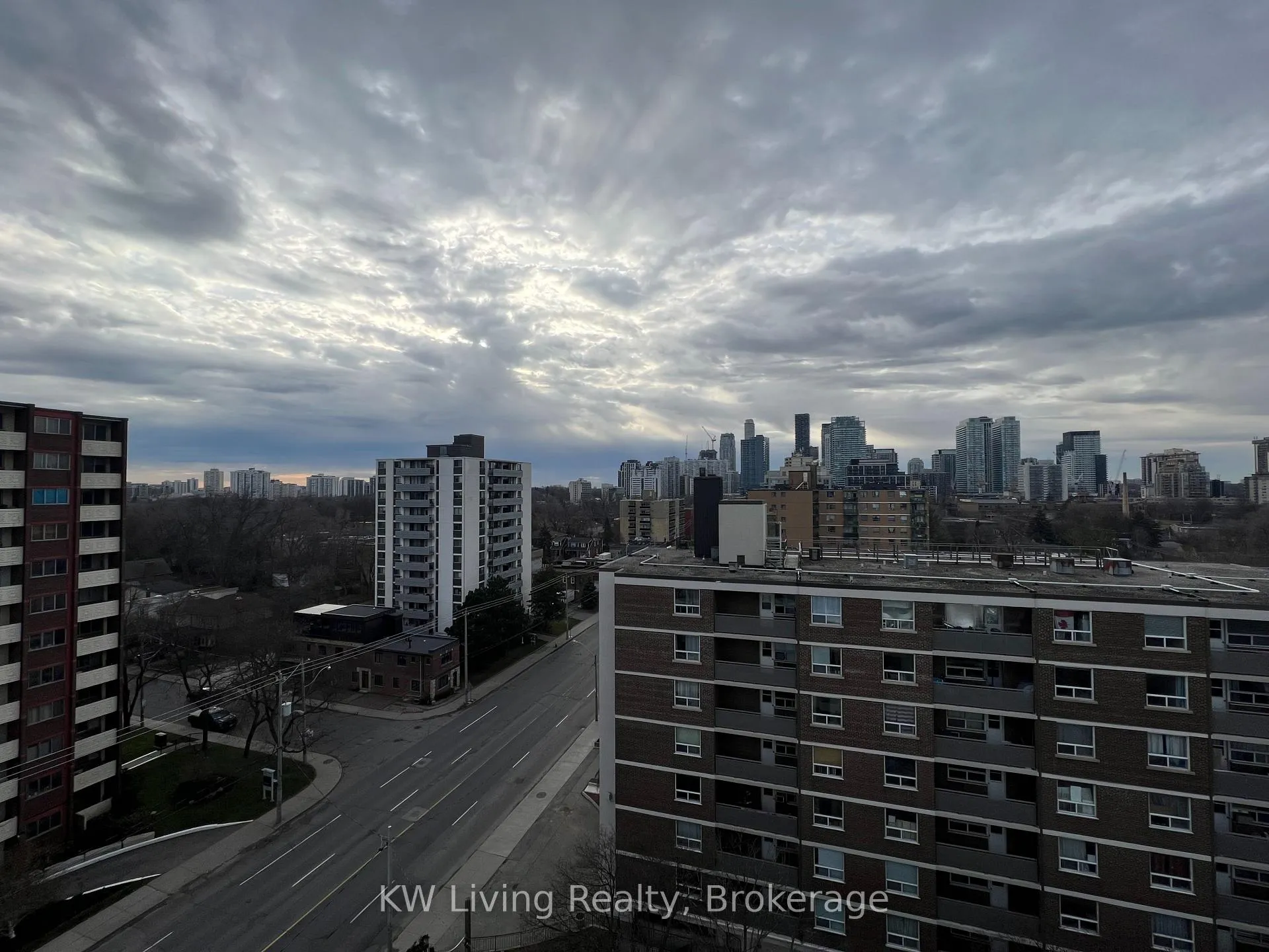 Photo 8 of Unit 905, 1 Cardiff Road, Toronto, Mount Pleasant East — HOMEH