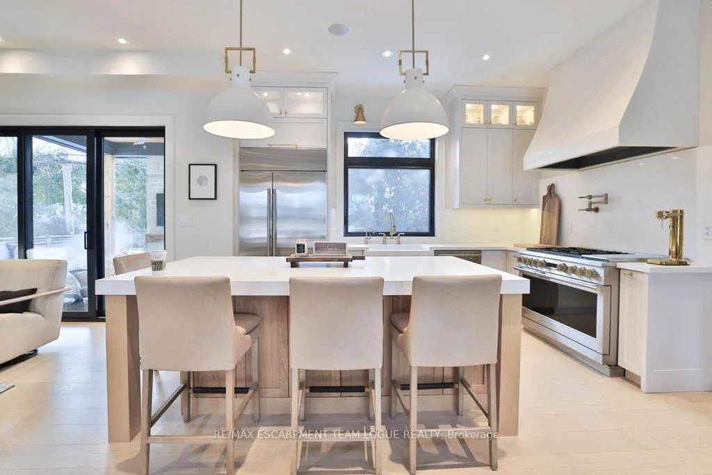 Photo 10 of 352 Wilson Avenue, Burlington, Shoreacres — HOMEH