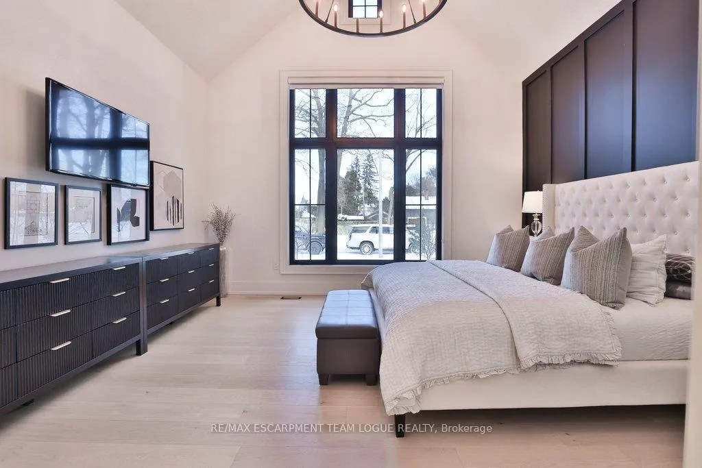 Photo 12 of 352 Wilson Avenue, Burlington, Shoreacres — HOMEH