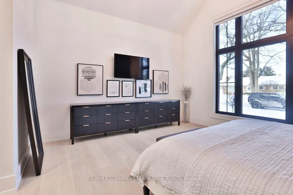 Photo 13 of 352 Wilson Avenue, Burlington, Shoreacres — HOMEH