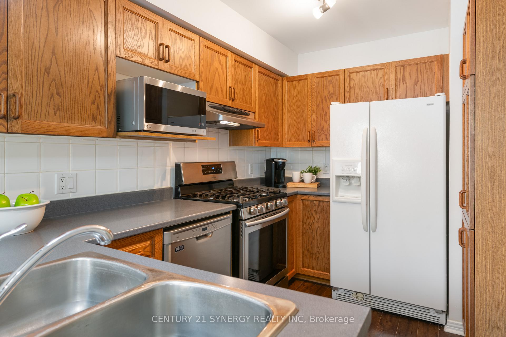 Photo 15 of 548 Wild Shore Crescent, Ottawa, Riverside South/Gloucester Glen — HOMEH