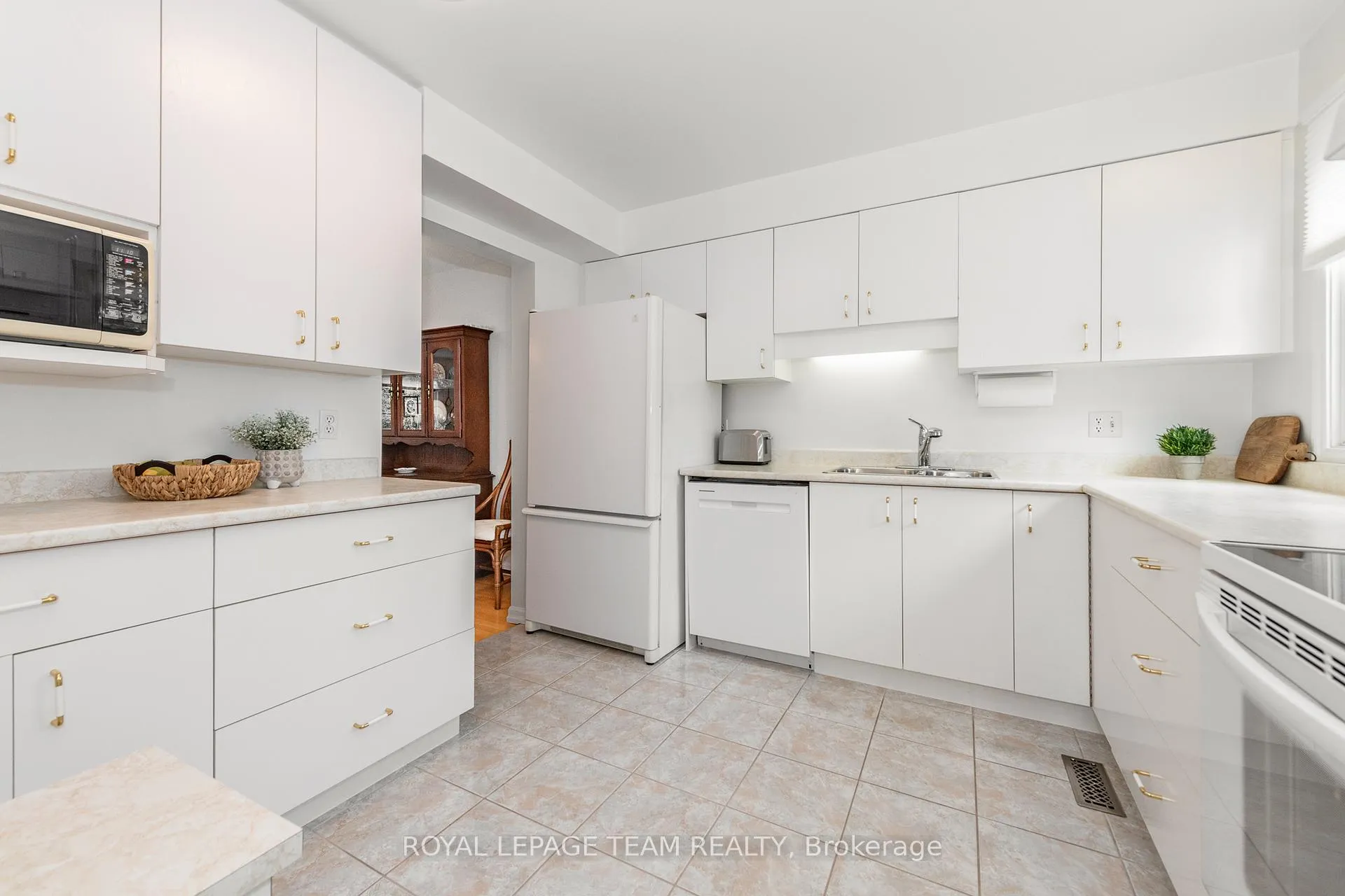 Photo 3 of 2604 Southvale Crescent S, Ottawa, Sheffield Glen/Industrial Park — HOMEH